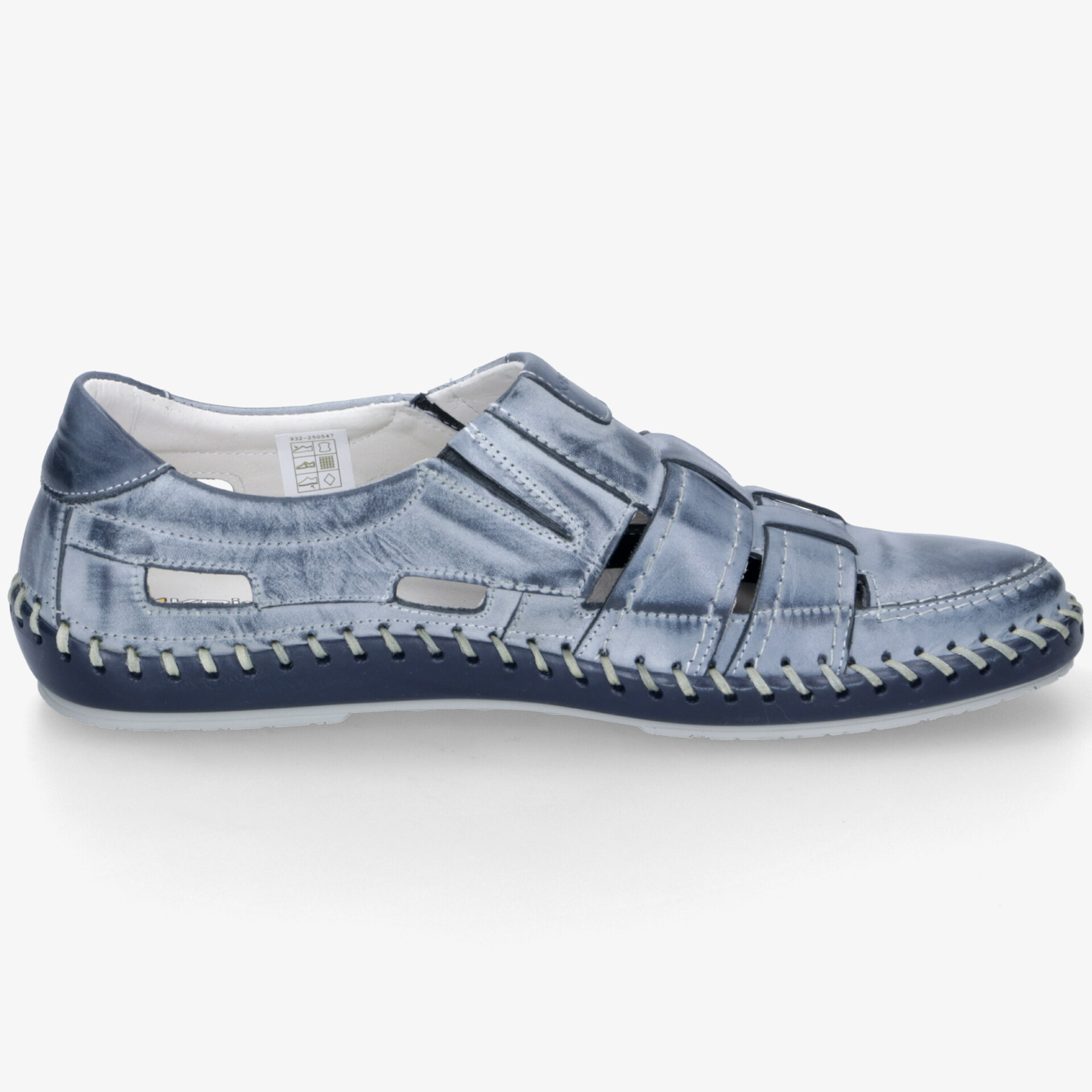 Leichter blauer Freizeitschuh aus weichem Leder mit atmungsaktiven Öffnungen und flexibler Sohle, seitliche Ansicht