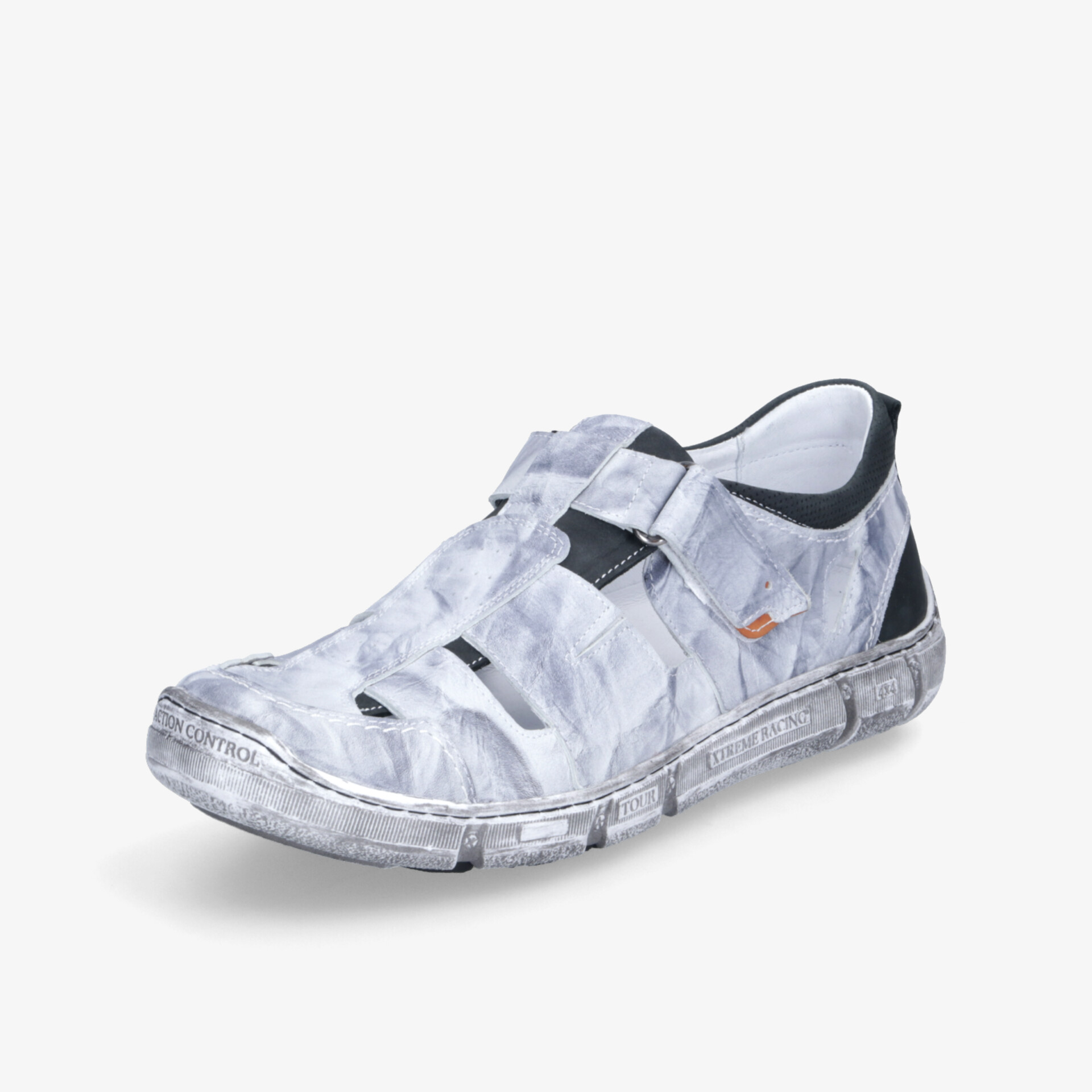 Sportlicher grauer Sneaker mit flexiblem, rutschfestem Profil und atmungsaktivem Obermaterial, leichter Komfort