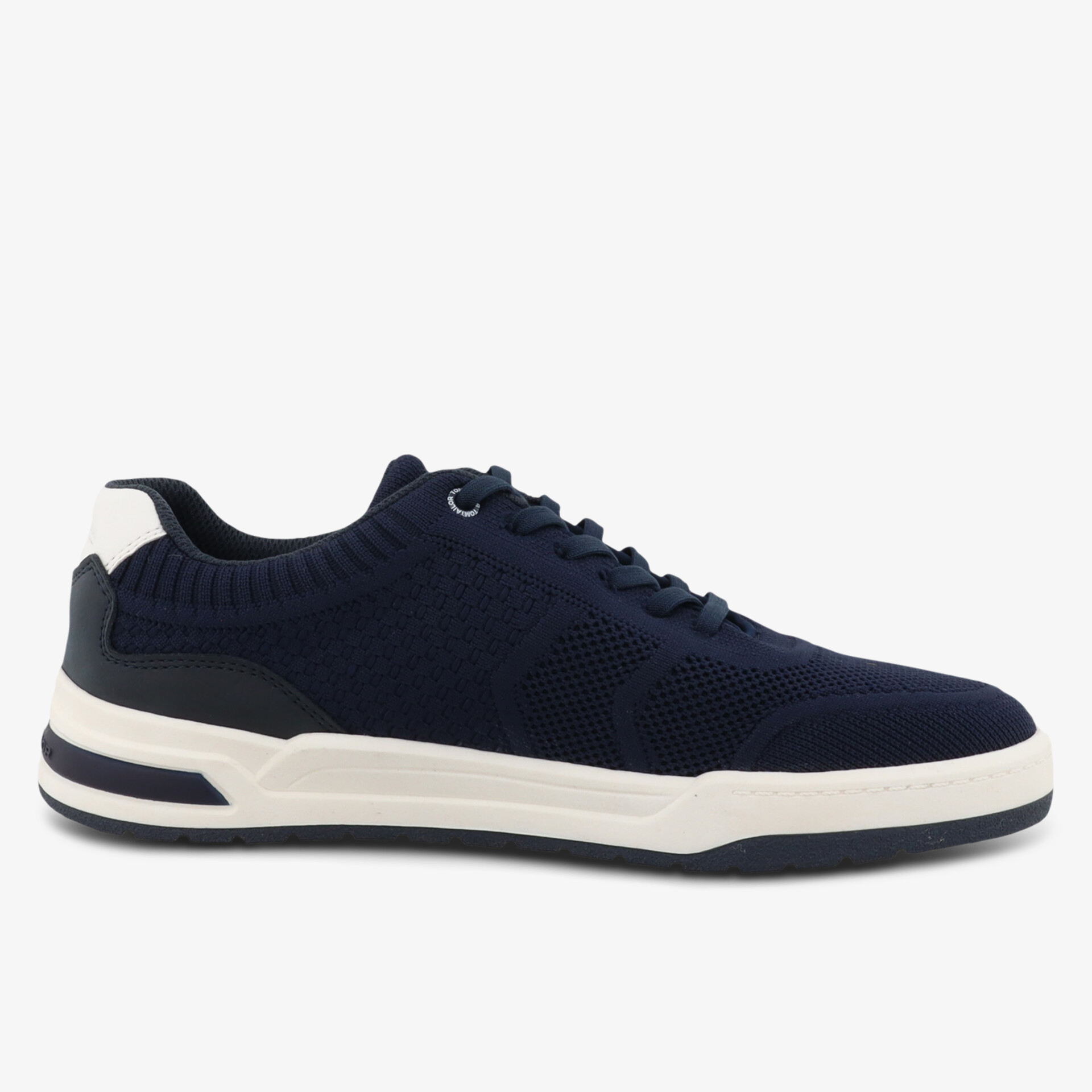 Navy blauer sportlicher Schuh mit weißer Sohle, seitliche Ansicht, leichte und flexible Passform