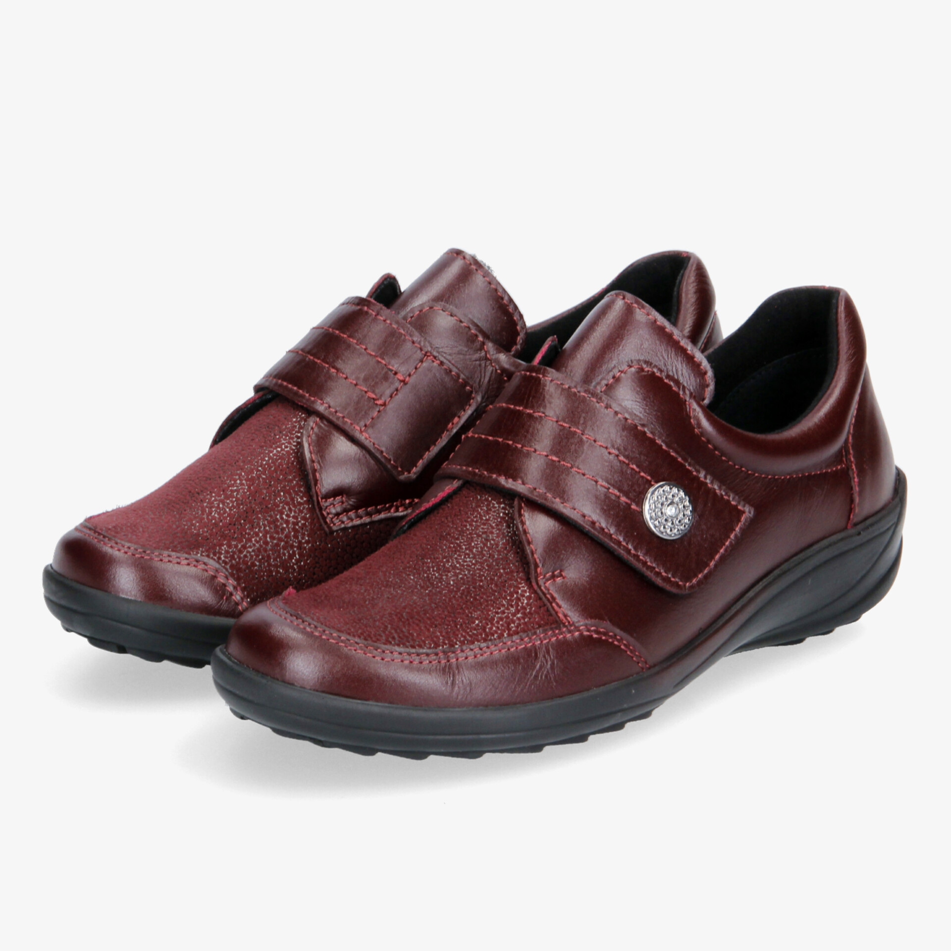 Elegante Schuhe in Lederoptik mit Klettverschluss, bequemer Passform und rutschfester, gepolsterter Sohle.