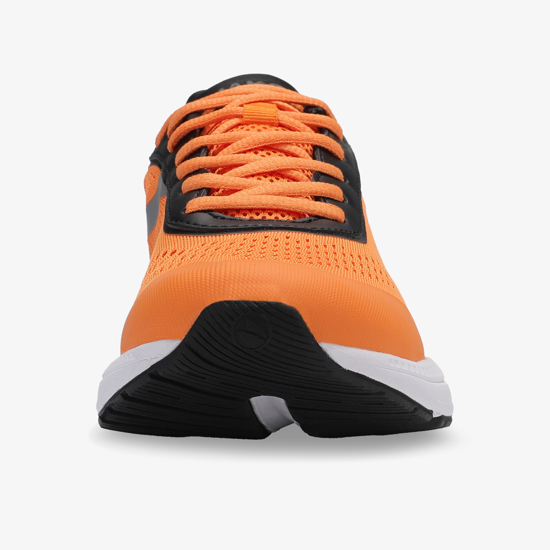 Frontalansicht eines leichten, atmungsaktiven und komfortablen Sportschuhs mit schnürsenkeln und rutschfester Sohle