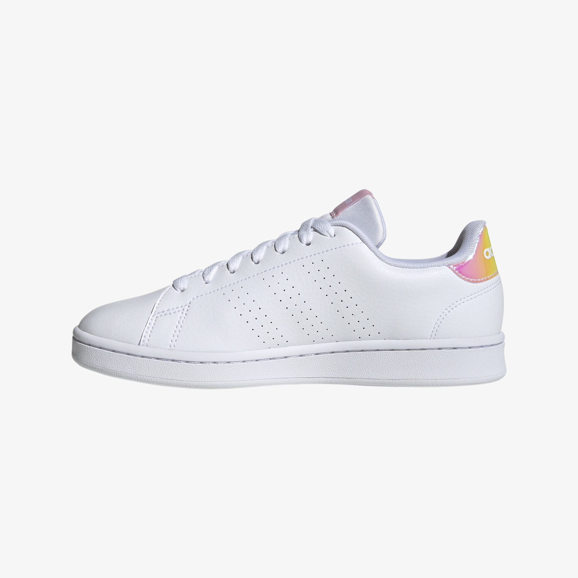 Elegante weiße Sneakers mit farbigen Akzenten, ideal für einen stilvollen und komfortablen Alltagslook.