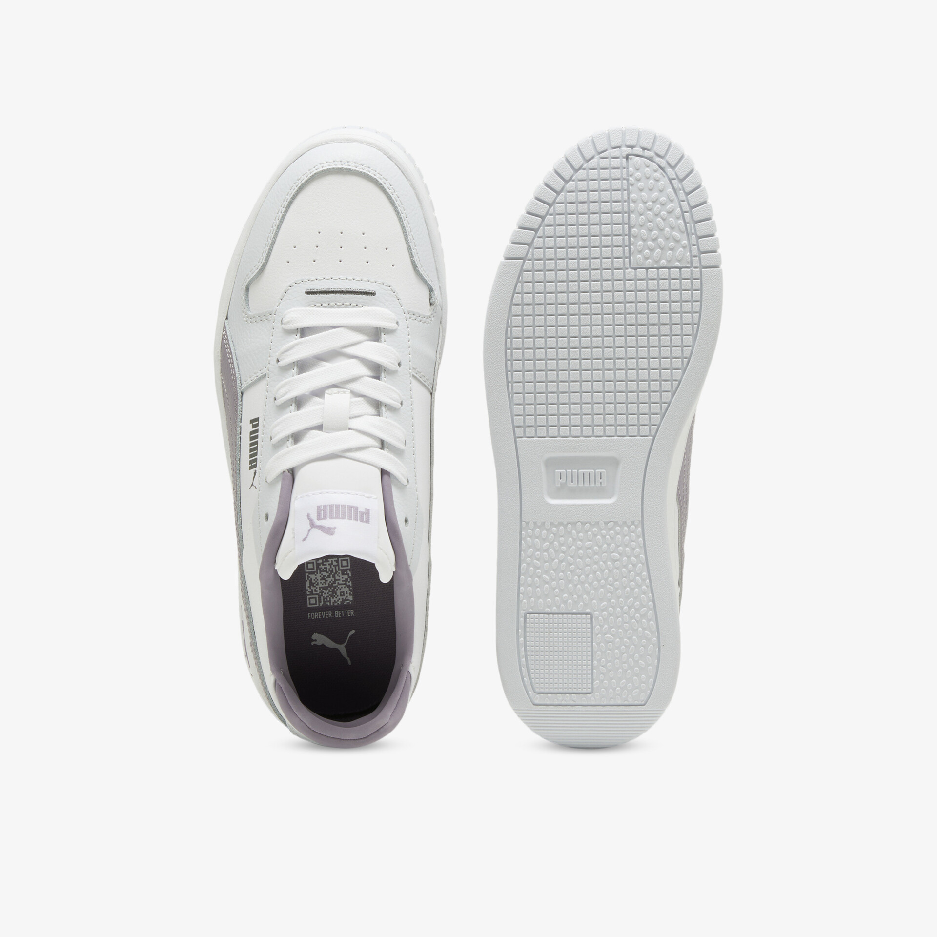 Weiße Sneaker in Draufsicht mit sichtbarer Sohle, rutschfeste Gummisohle, klassische und bequeme Turnschuhe