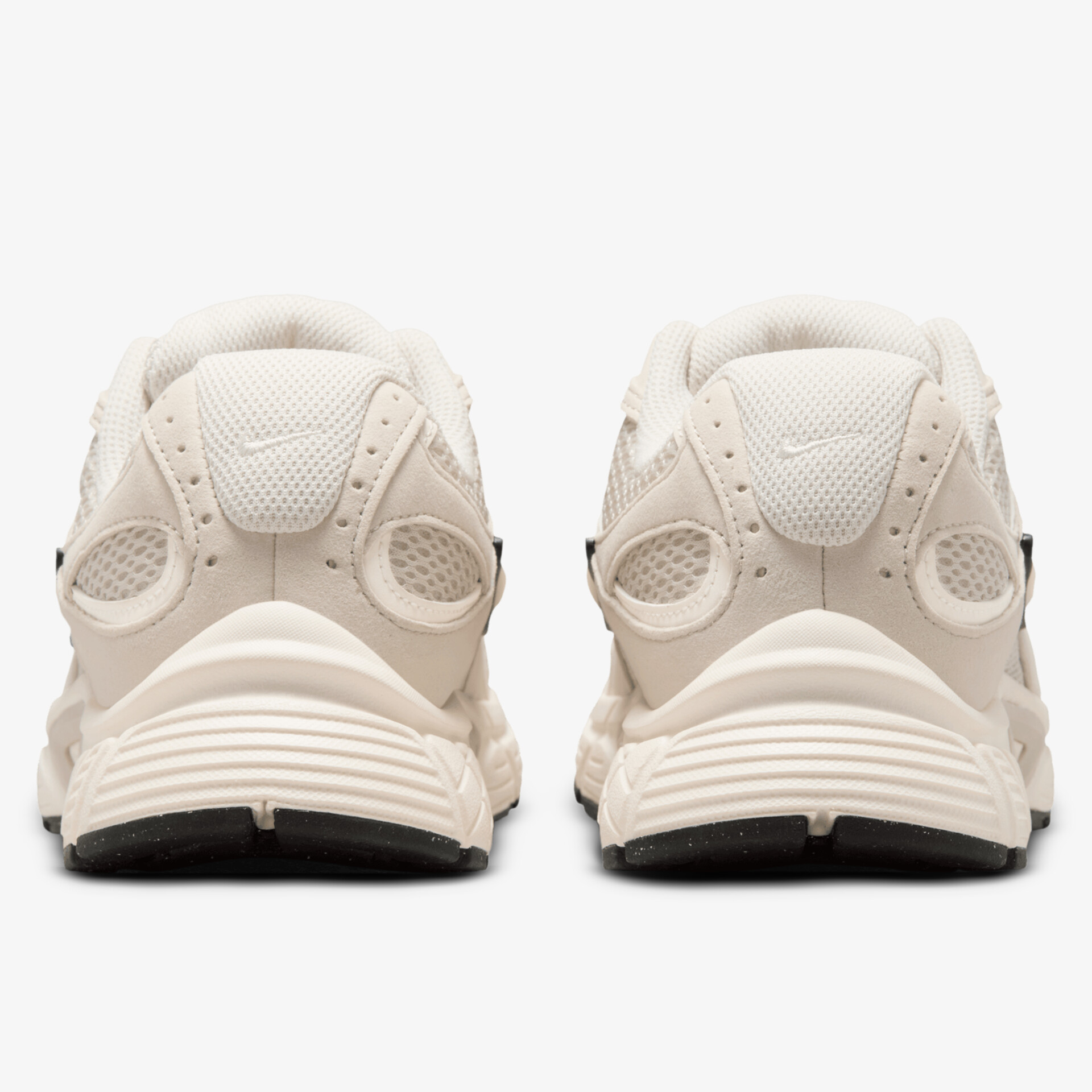 Stylische beige Sneaker von hinten mit robuster Sohle und atmungsaktivem Material