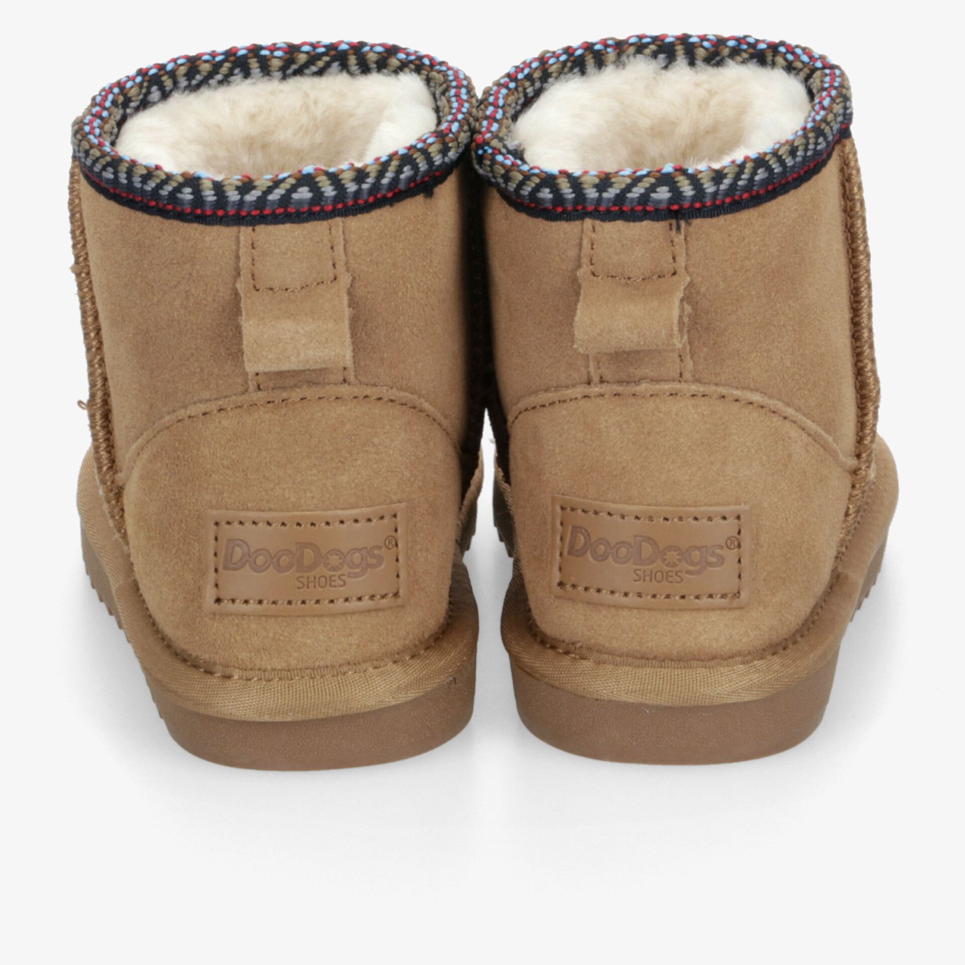 Rückansicht von warmen Stiefeln mit flauschigem Innenfutter und robuster Sohle für optimalen Komfort