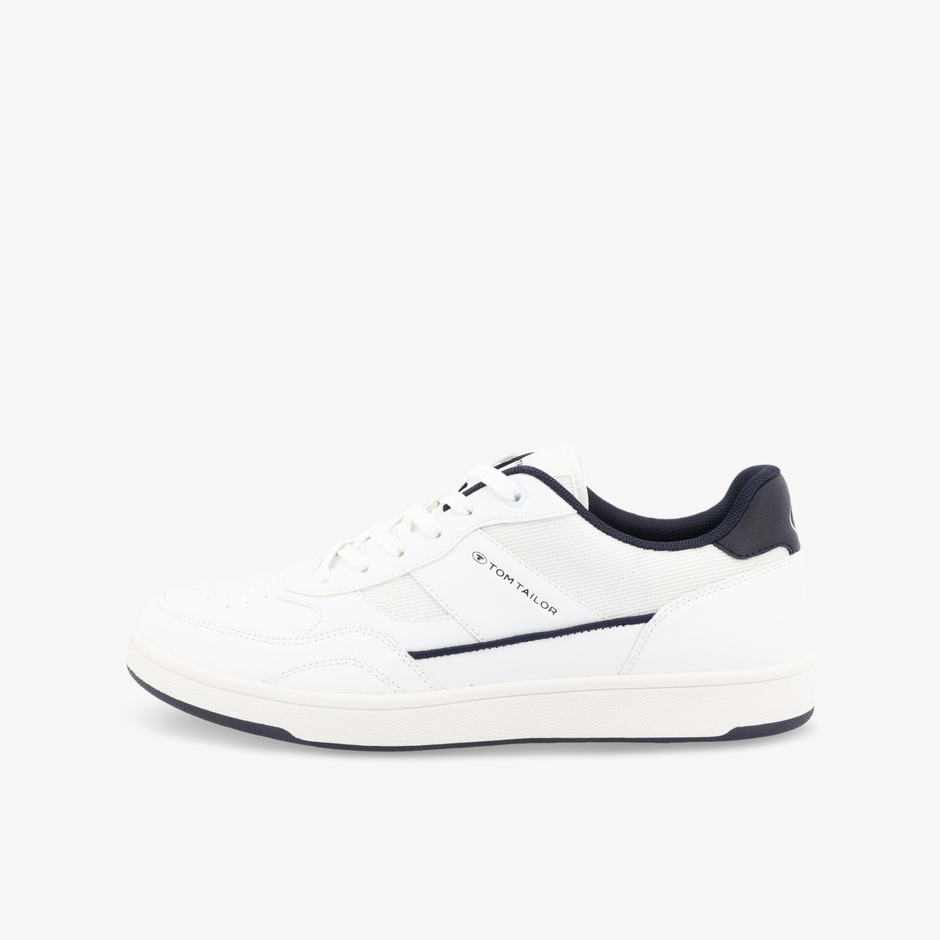 Moderner weißer Sneaker mit schlichter Optik und rutschfester Sohle, ideal für Alltag und sportliche Aktivität