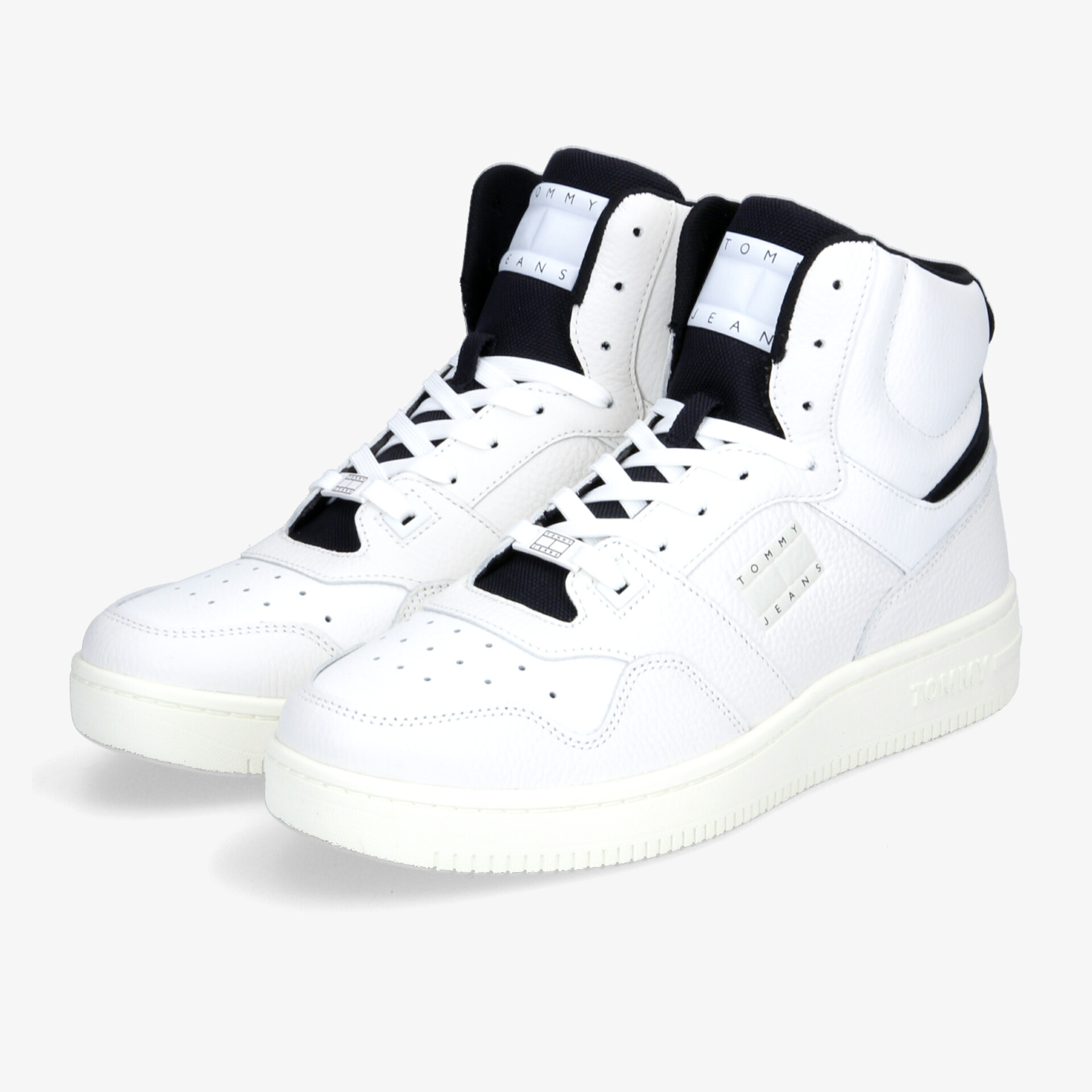 Elegante weiße High-Top-Sneaker aus Leder mit modernem Design und komfortabler Passform.