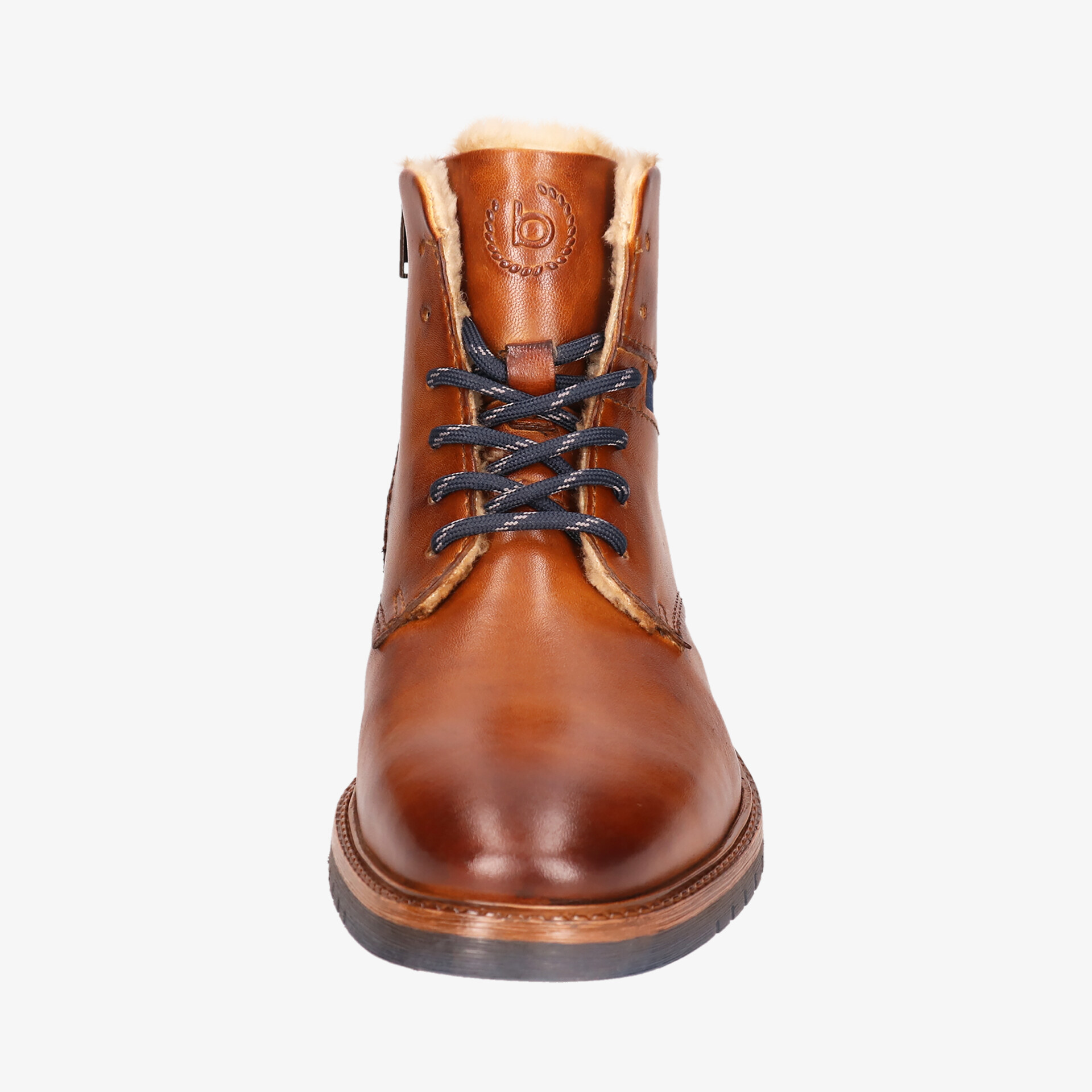 Robuster und eleganter brauner Lederschuh mit glatter Oberfläche und stabiler Schnürung in Frontansicht