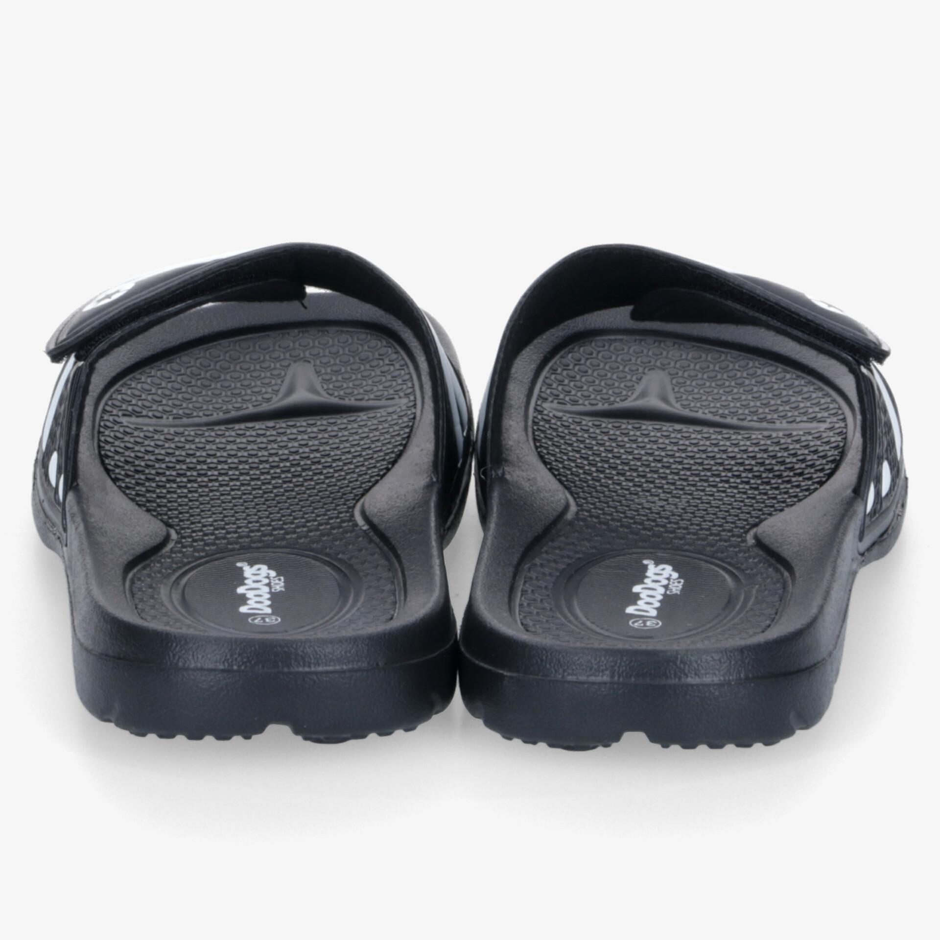 Schwarze Sandalen mit ergonomischem Fußbett und verstellbarem Riemen, rückseitige Ansicht