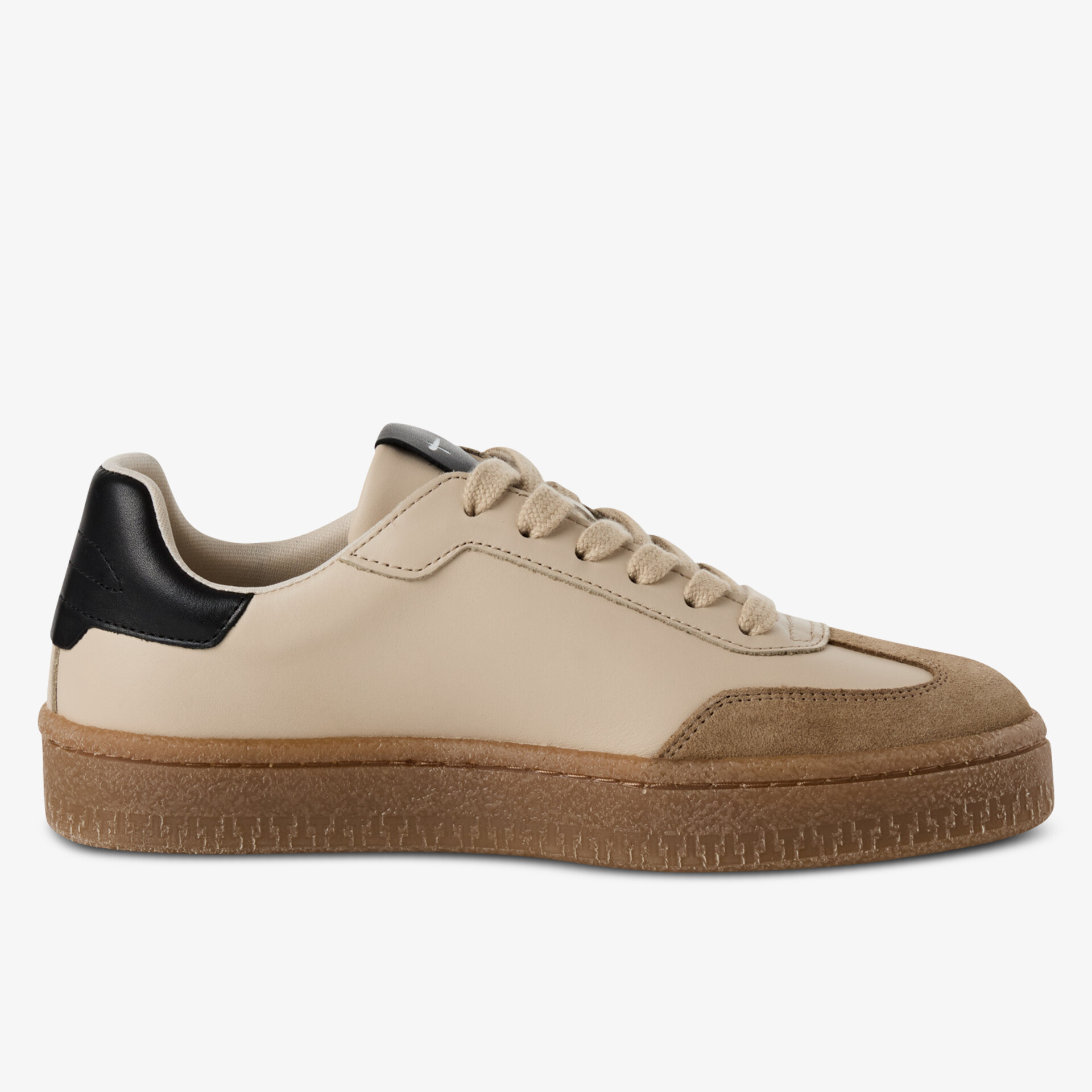 Seitliche Ansicht eines bequemen Sneakers mit klassischem Design und langlebiger Sohle in beige und schwarz