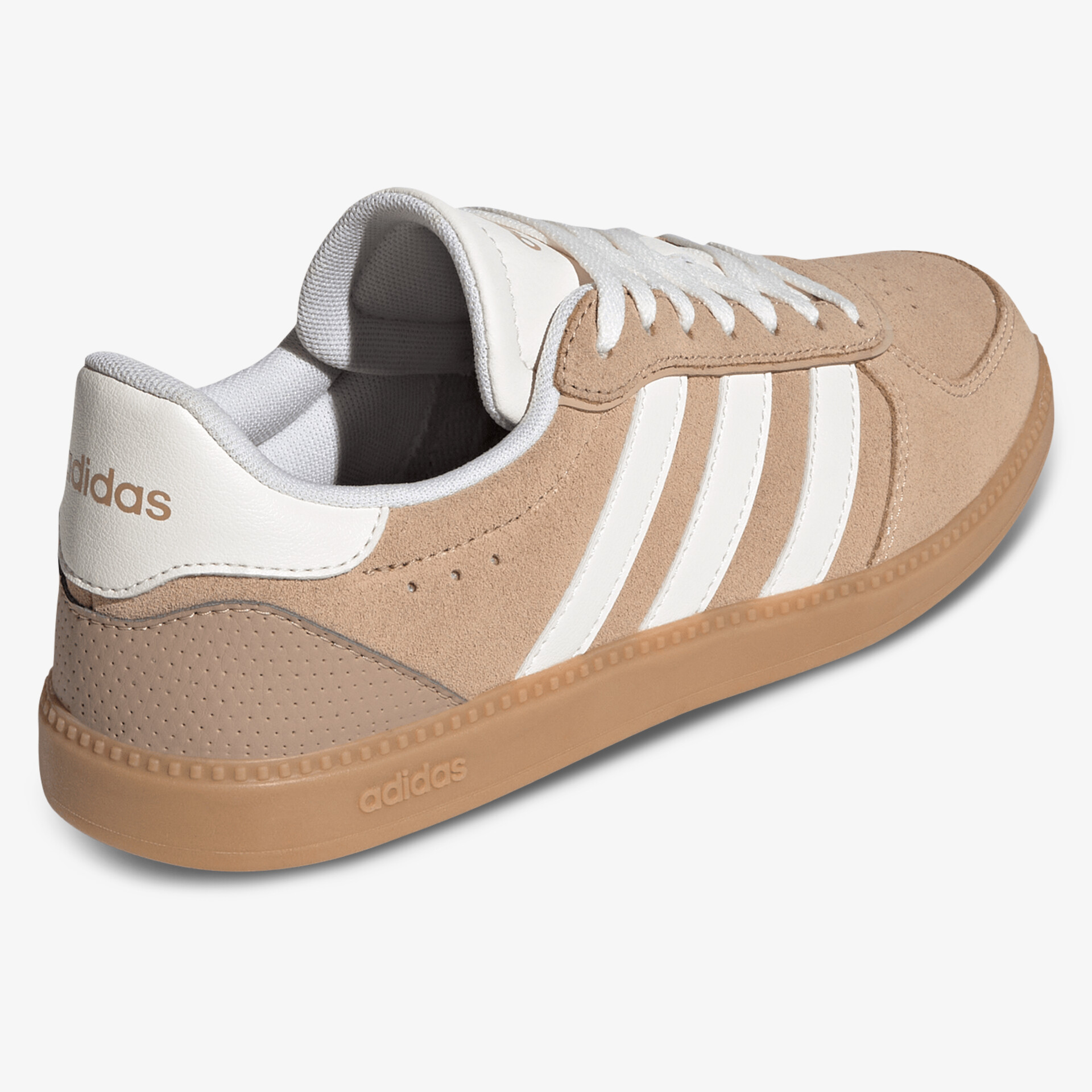 seitliche Ansicht eines beigen Sneakers mit weißen Streifen und brauner Gummisohle, bequem und sportlich