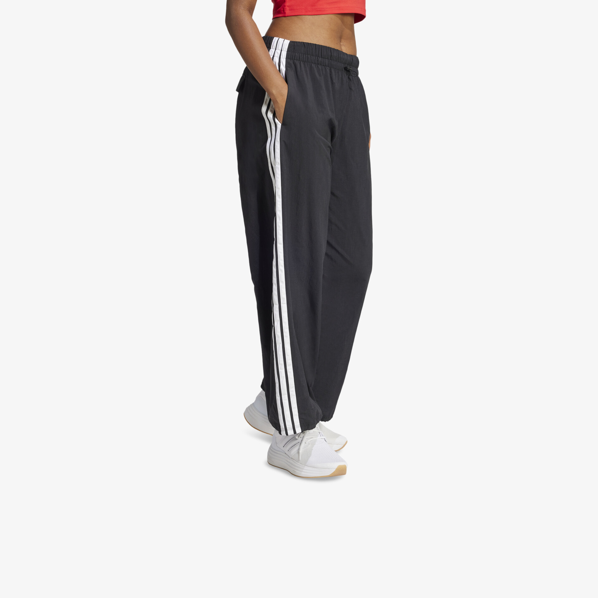 Bequeme Freizeit-Hose mit elastischem Bund und seitlichen weißen Streifen, sportlich und lässig geschnitten