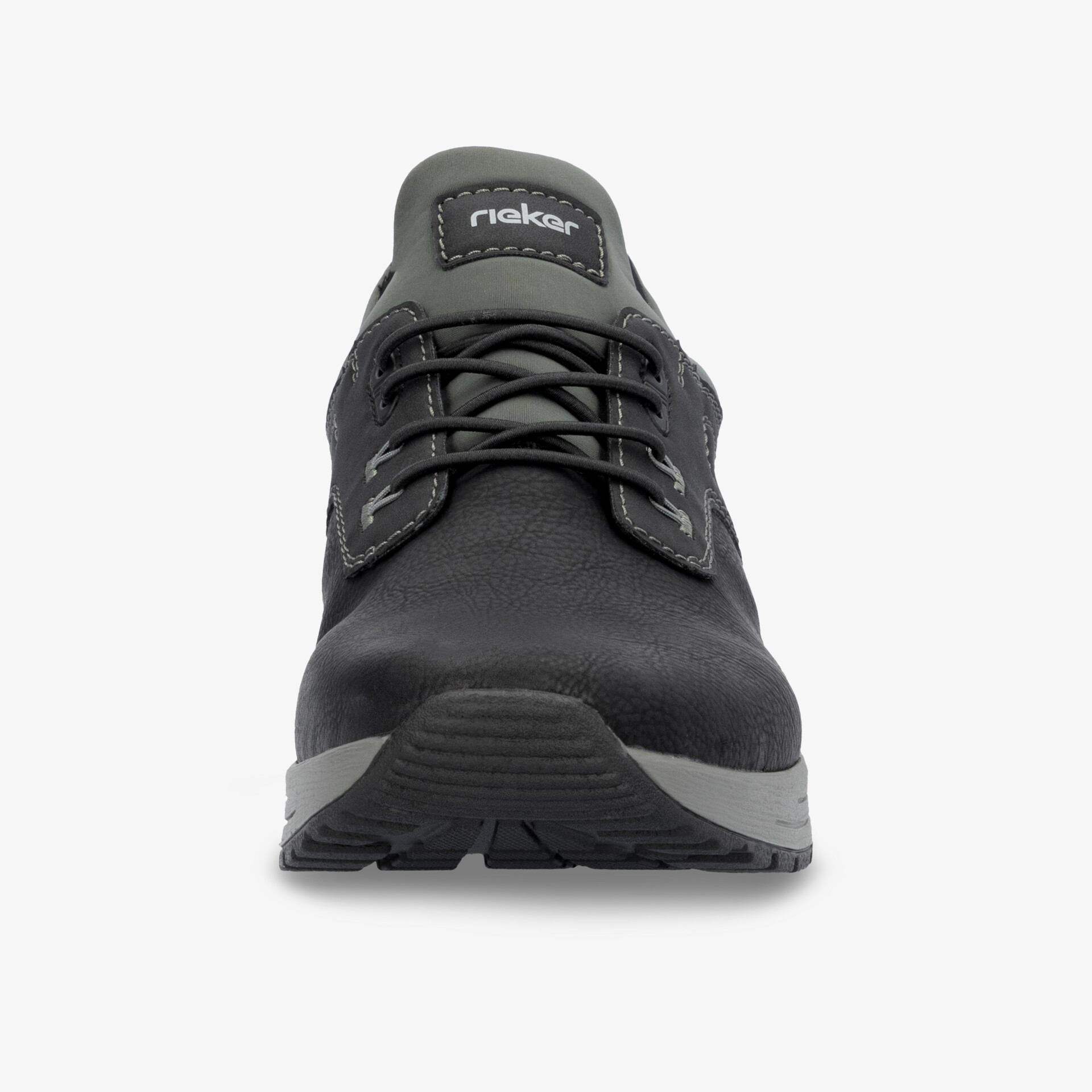 Sportlicher schwarzer Schuh in Frontansicht mit stabiler Schnürung und rutschfester Sohle