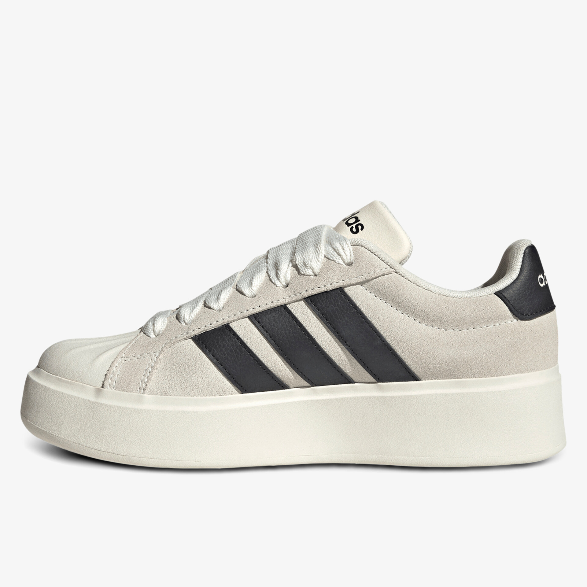 Weißer Sneaker mit markanter schwarzer Streifengestaltung und dicker Plateau-Sohle, sportlich und bequem
