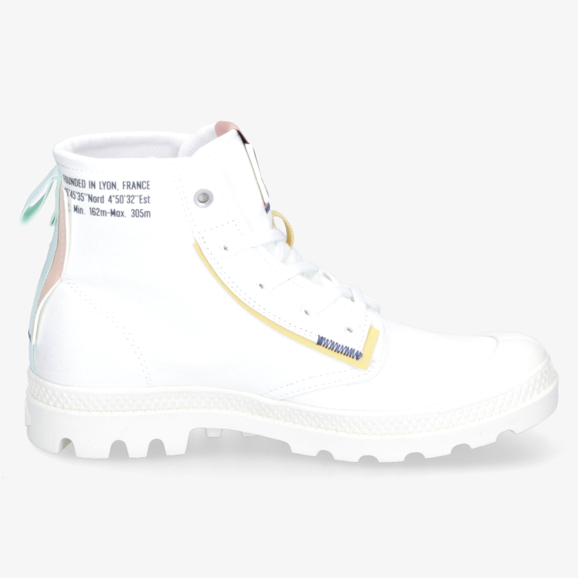 Weiße knöchelhohe Schnürstiefel mit robustem Design und urbanem Stil für vielseitige Einsätze.