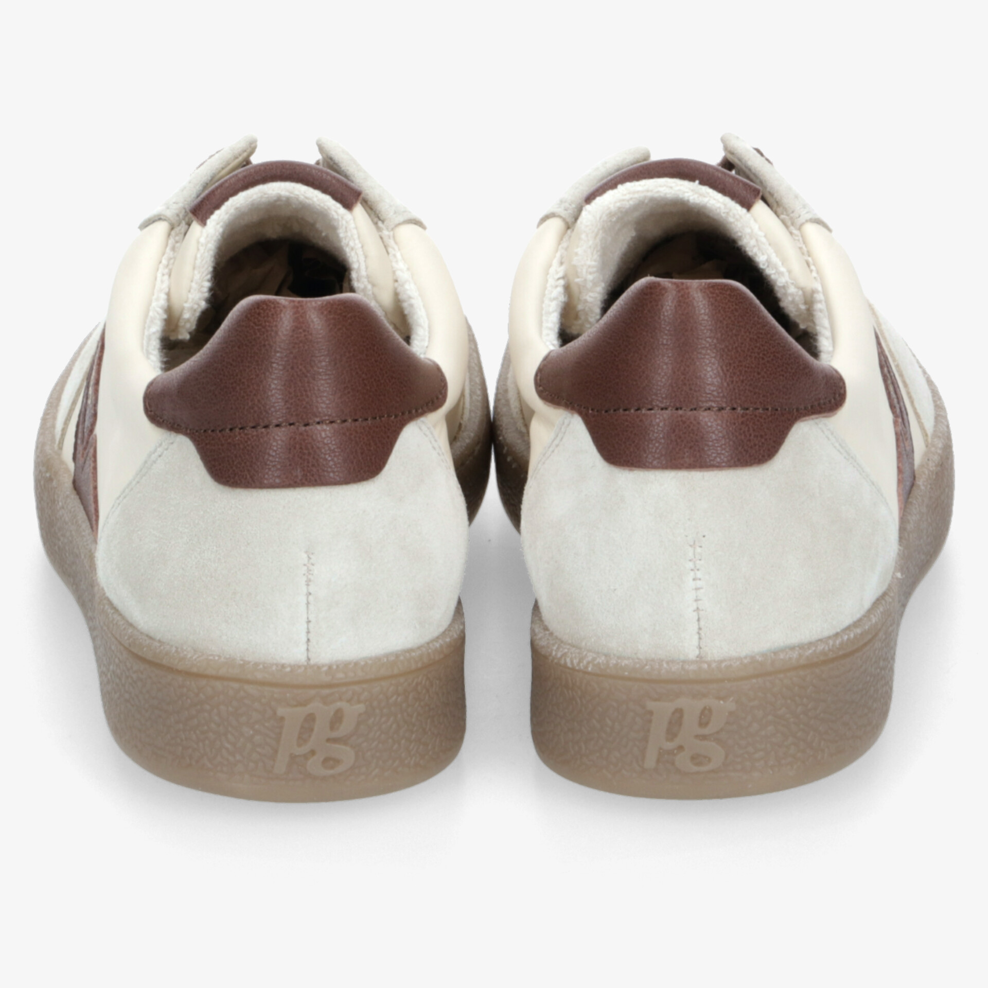 Elegante beigefarbene Sneaker mit braunen Akzenten und strapazierfähiger Sohle in Seitenansicht.