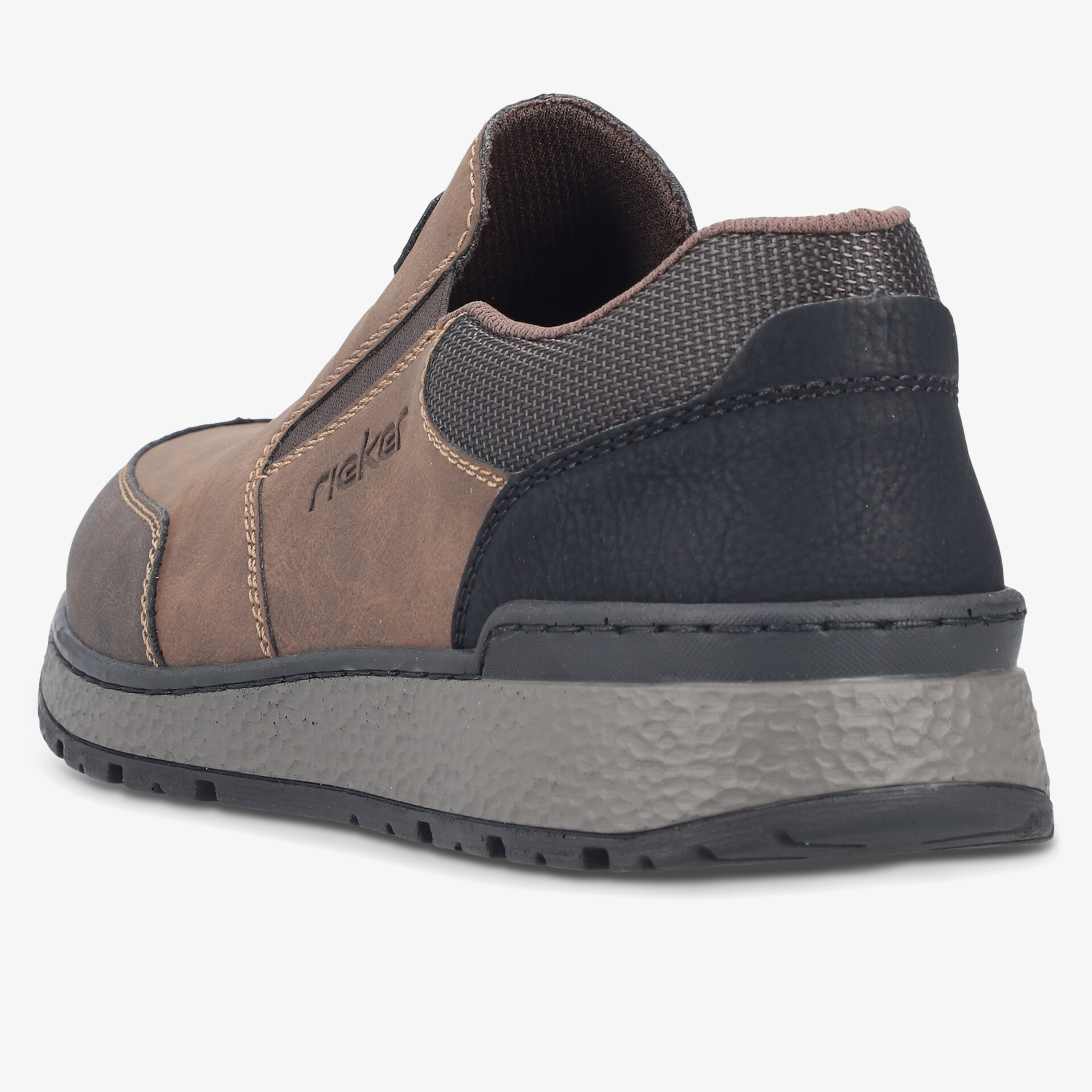 Robuster und bequemer Schuh mit gepolstertem Absatz und rutschfester Sohle, ideal für den Alltag