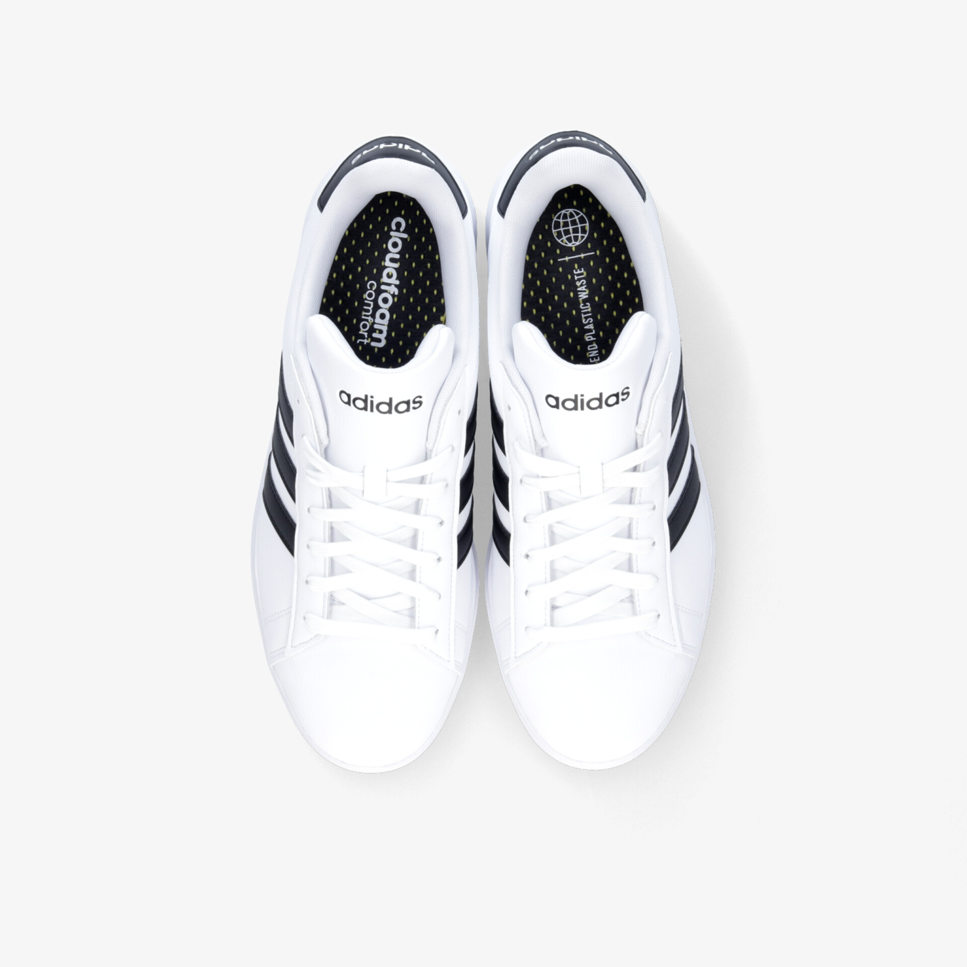 Elegante weiße Sneaker mit Iconic-Design für erstklassigen Komfort und Stil.