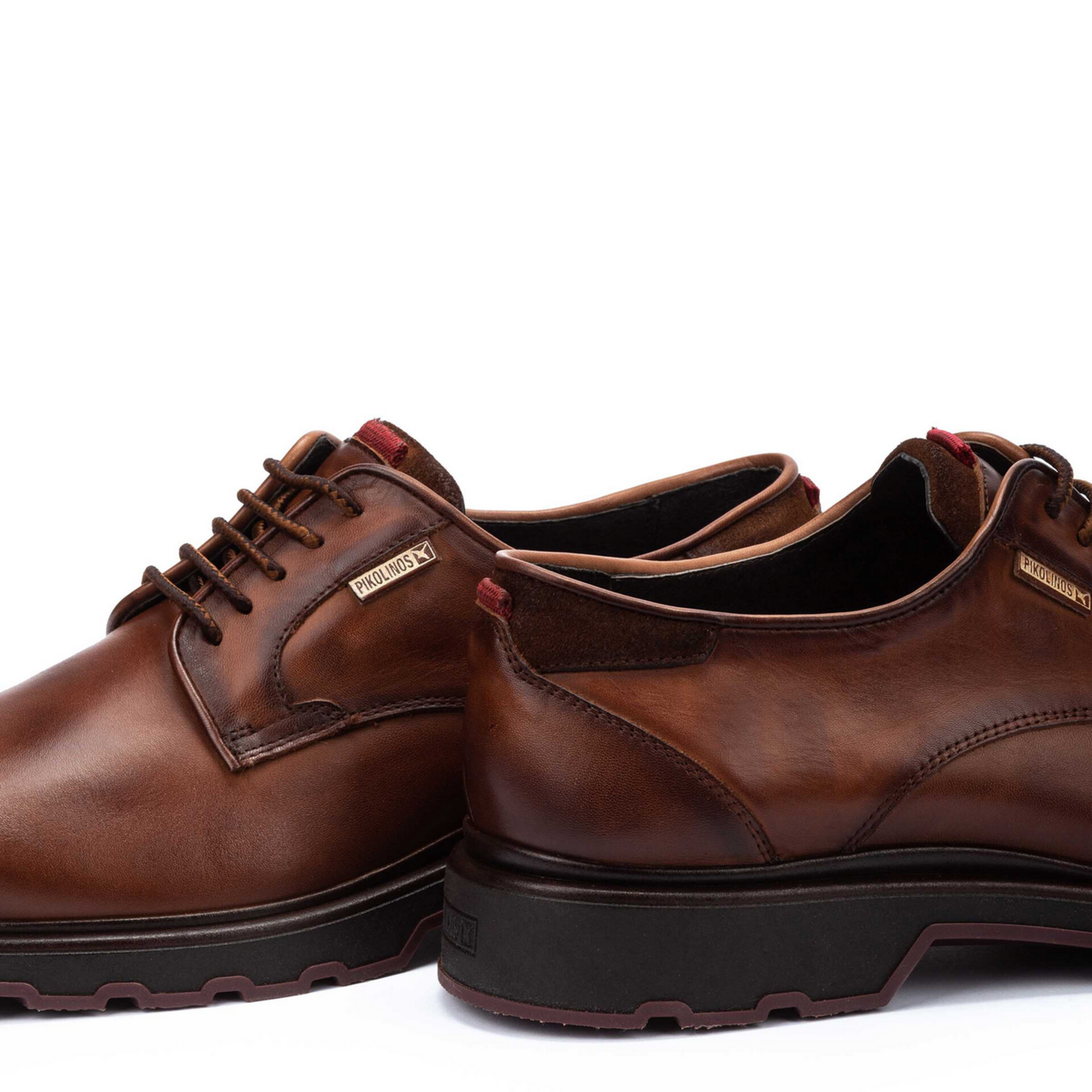 Elegante braune Lederschuhe mit robustem Design und rutschfester Sohle für optimalen Komfort und stilvollen Auftritt.