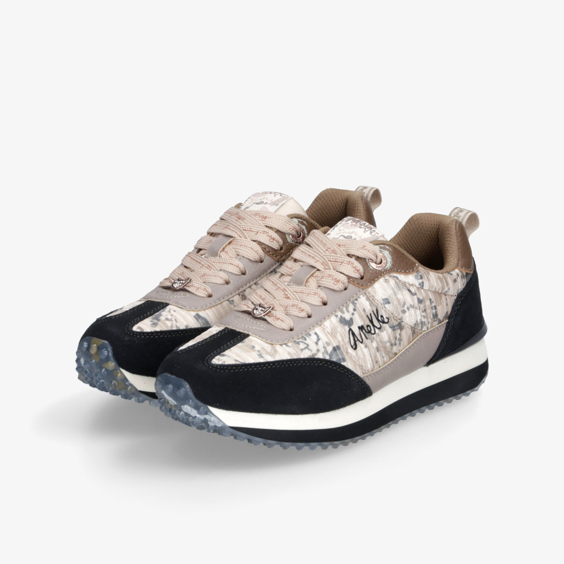 Sportliche beigefarbene Sneaker mit schwarzem Akzent, flexible und rutschfeste Sohle für optimalen Komfort