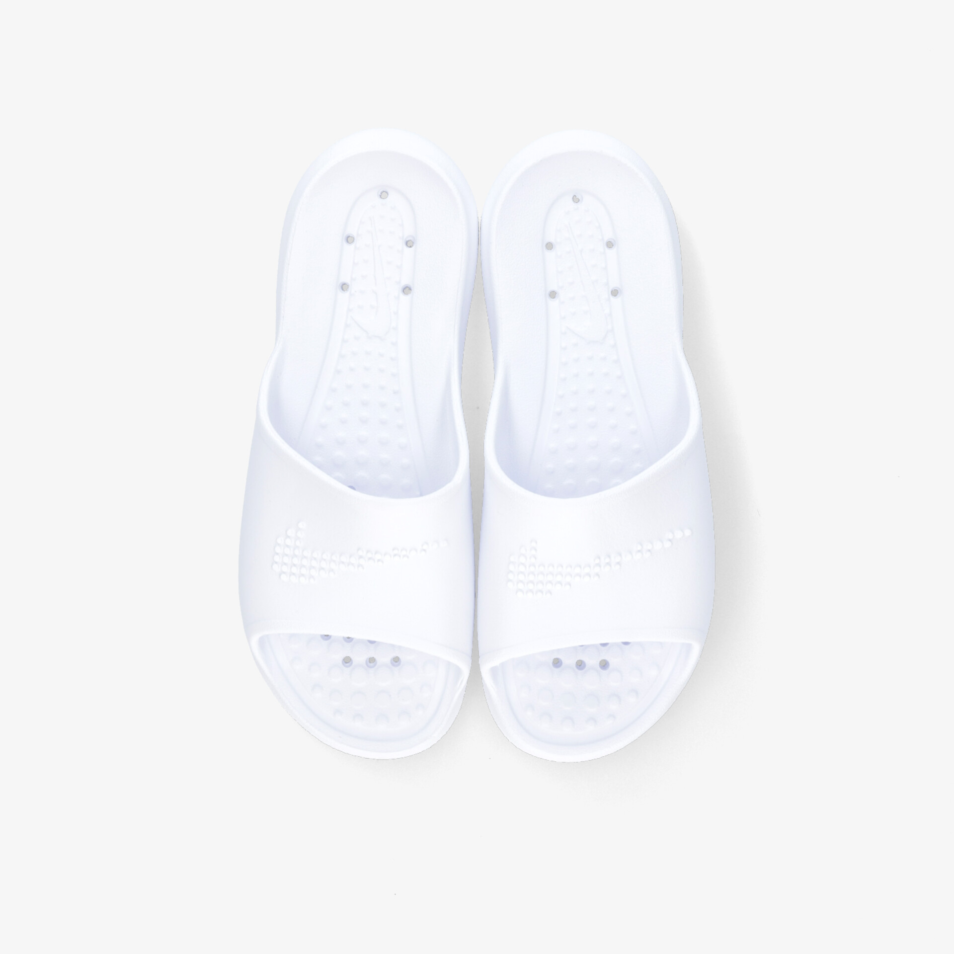 Bequeme weiße Badeschuhe mit rutschfester Sohle und leichtem, atmungsaktivem Design.