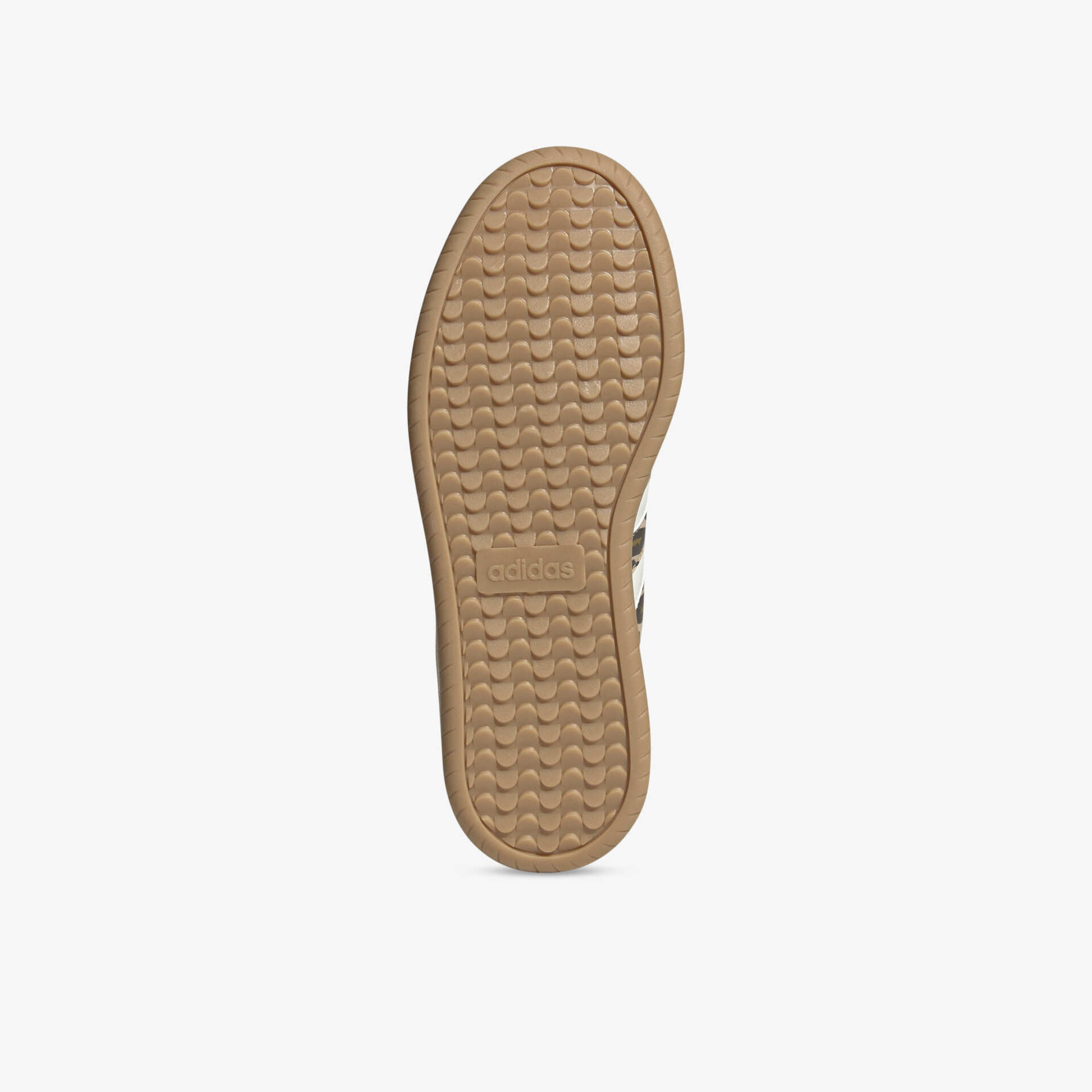 Detailaufnahme der braunen Schuhsohle mit rutschfestem Profil für hohe Stabilität und besten Grip