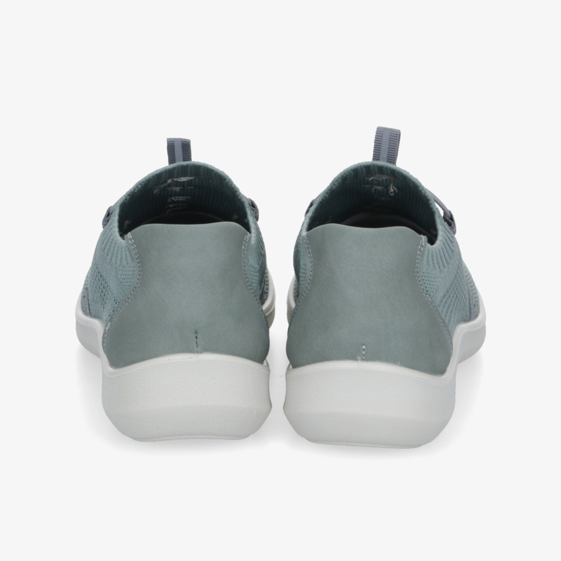 Rückansicht von sportlichen grauen Schuhen mit weißer Sohle, bequem und leicht für optimale Beweglichkeit