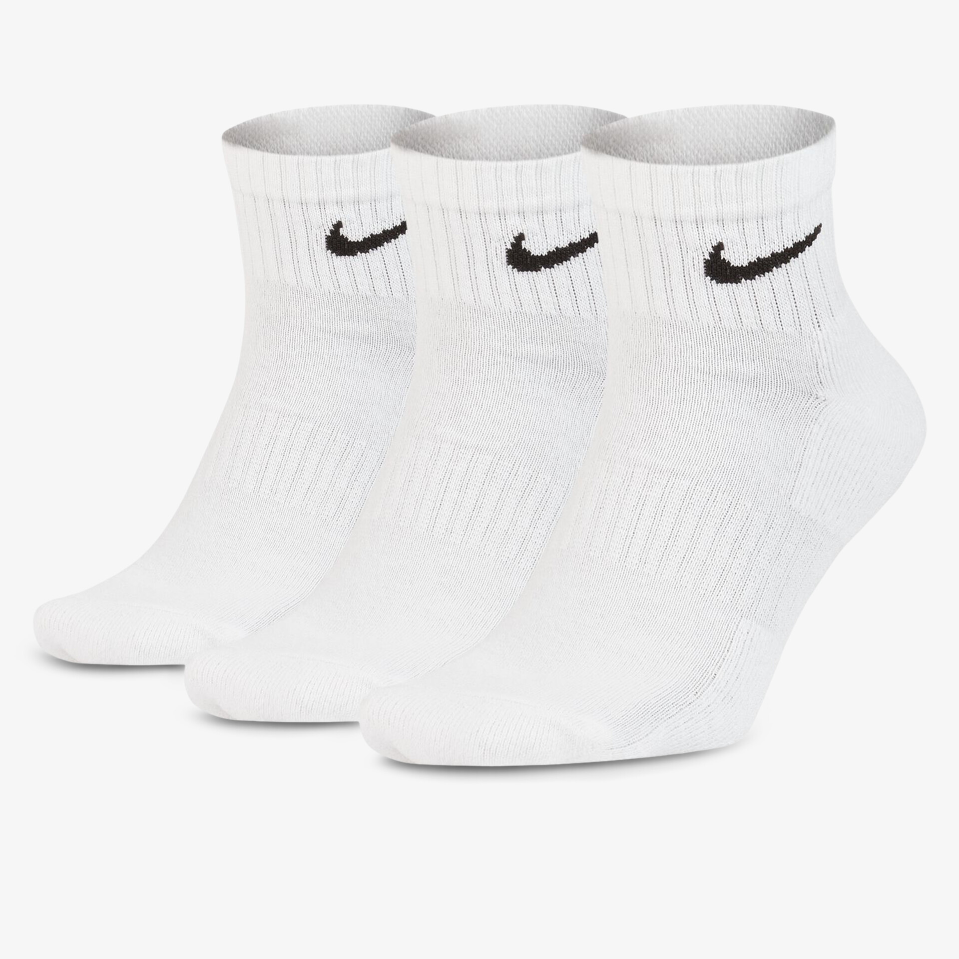 Set aus drei weißen Socken mit Nike Logo, atmungsaktiv und komfortabel für sportlichen Einsatz