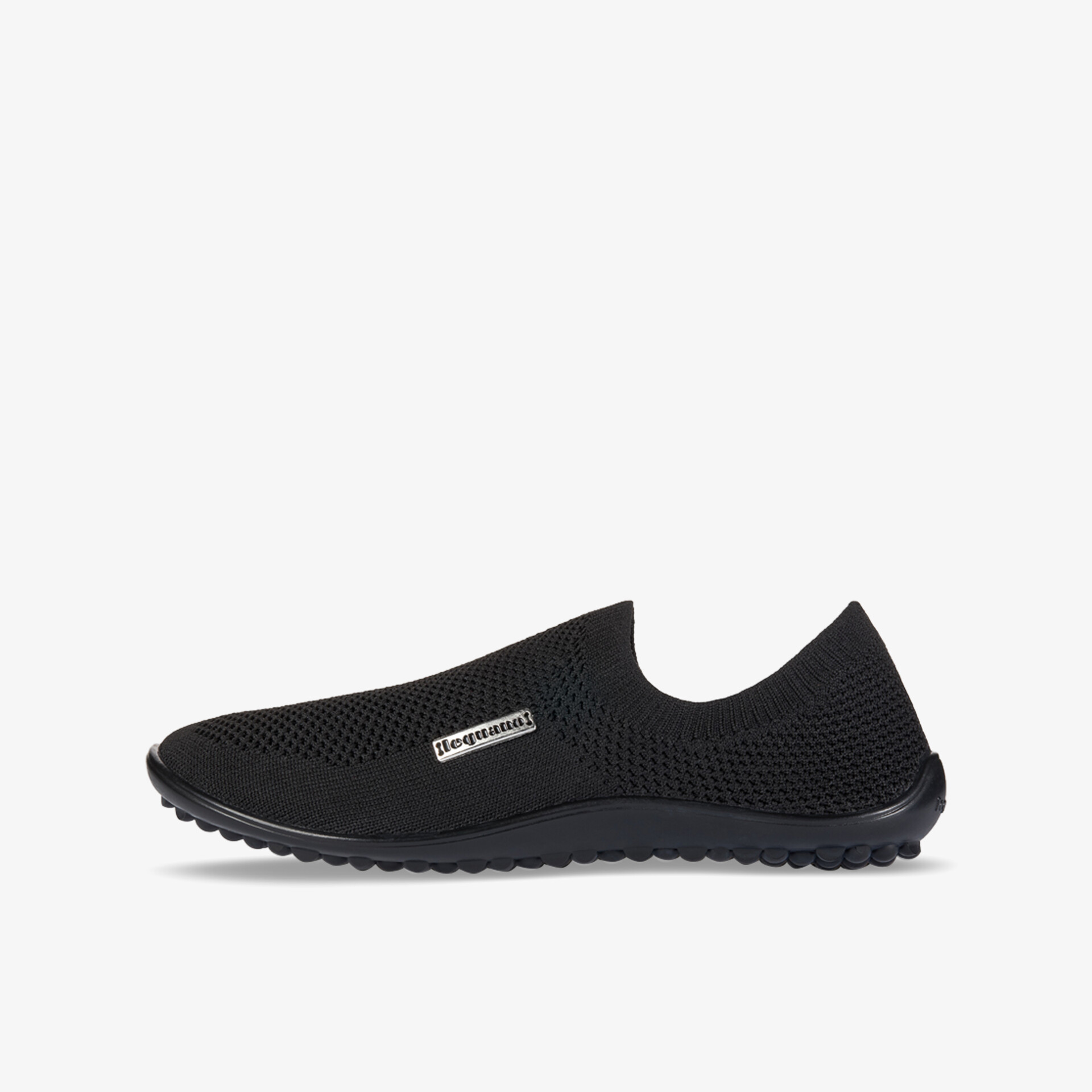 Eleganter schwarzer Schuh mit rutschfester Sohle und atmungsaktivem Design für optimalen Tragekomfort.