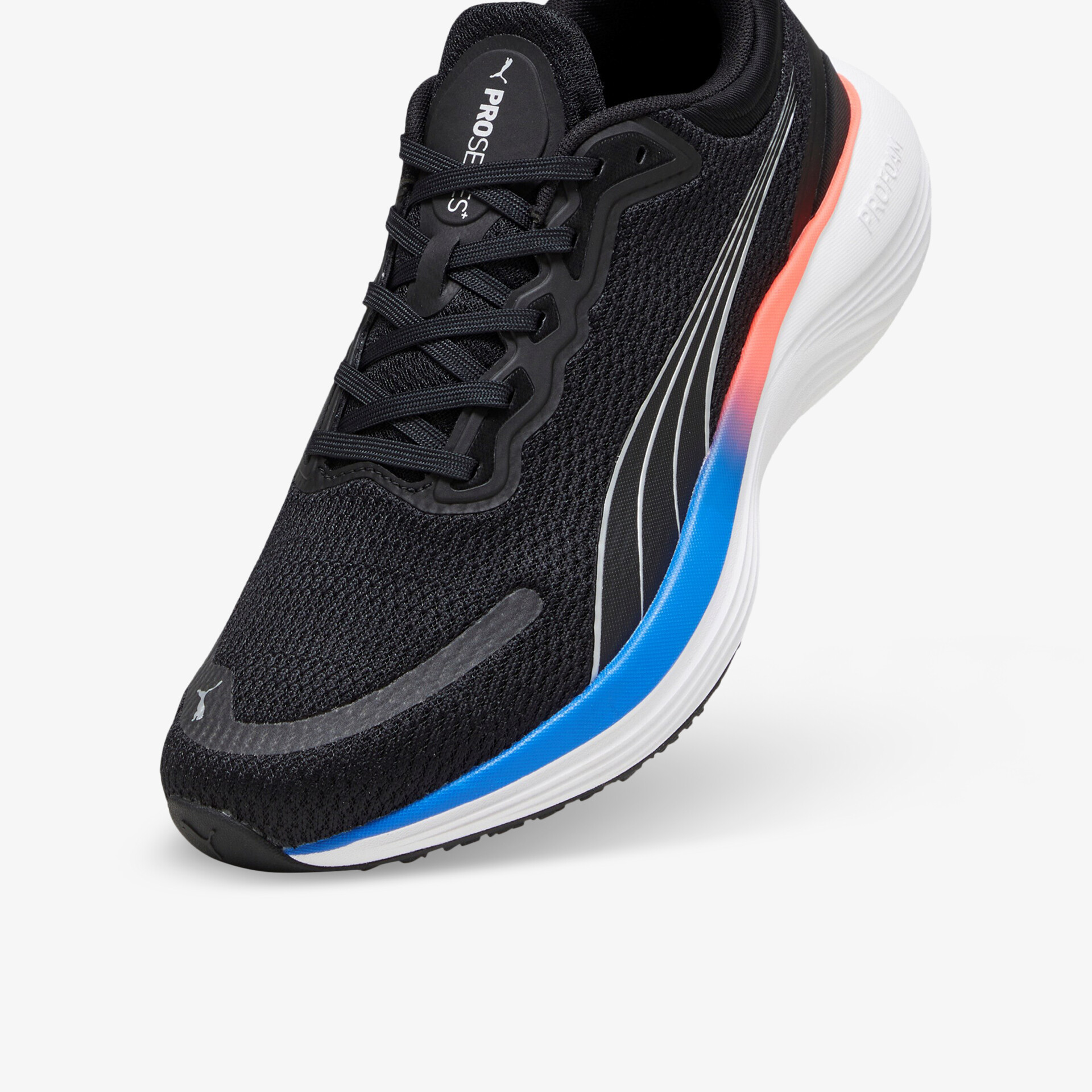 Leichter Laufschuh mit Farbdetails, bietet optimale Dämpfung und hervorragende Belüftung.