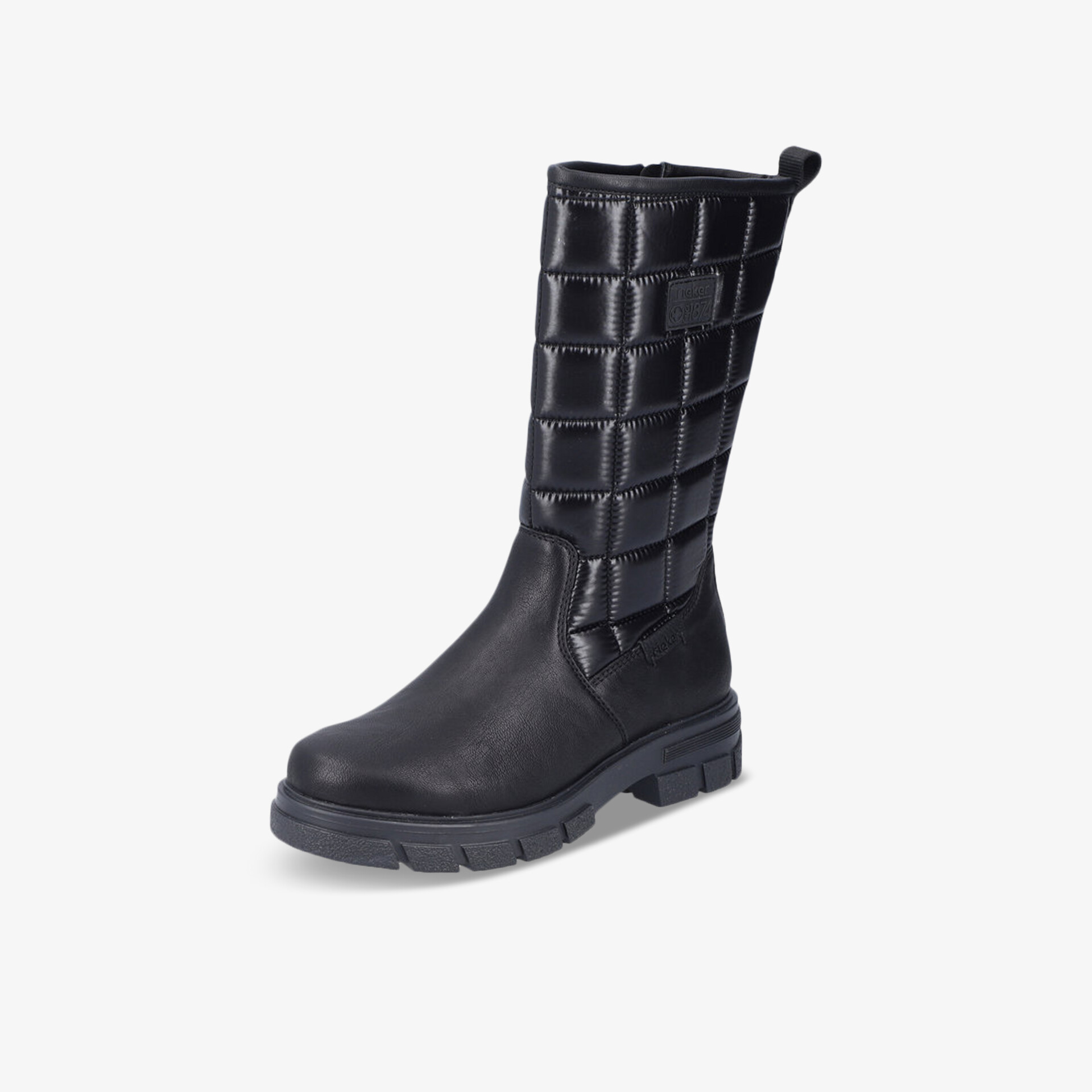 Eleganter schwarzer Stiefel mit robuster Sohle und modischem Design, ideal für stilbewusste Outfits.