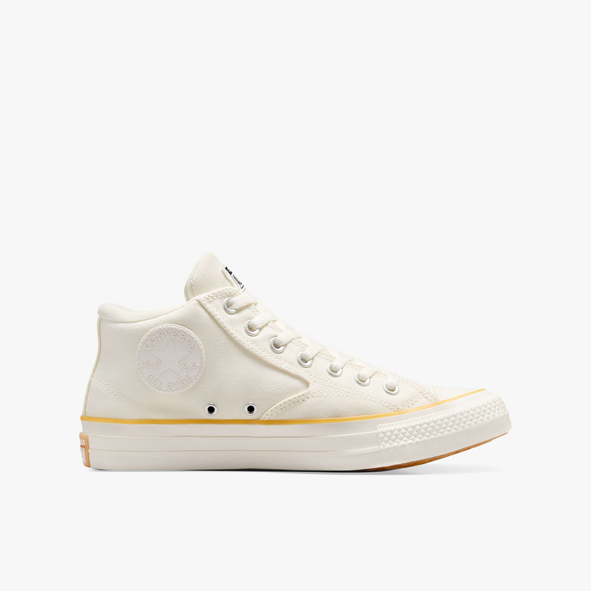Weißer hoch geschnittener Sneaker mit robuster Sohle, bequemem Design und klassischem Look, seitliche Ansicht
