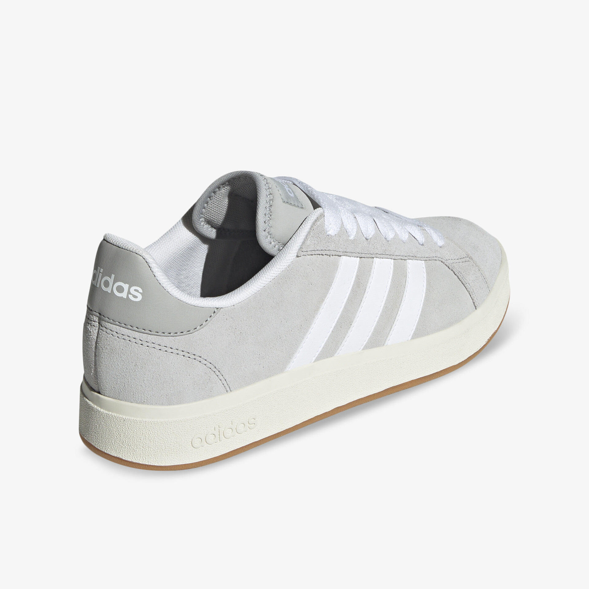 Leichter Freizeitschuh in hellgrau mit weißer Laufsohle und dezenten Streifen für bequemen Tragekomfort