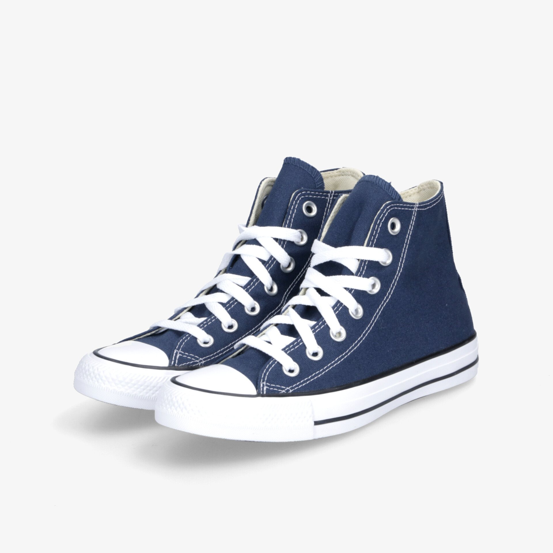 Hoher blauer Sneaker mit weißen Schnürsenkeln und robuster Gummisohle, klassisch und bequem gestaltet