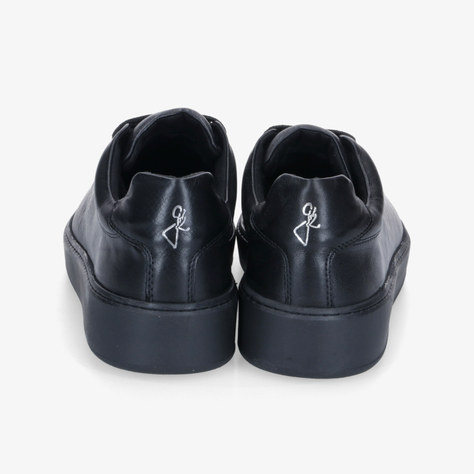 Schwarze Sneaker aus glattem Leder mit minimalistischem Design und gepolstertem Schaft, Rückansicht