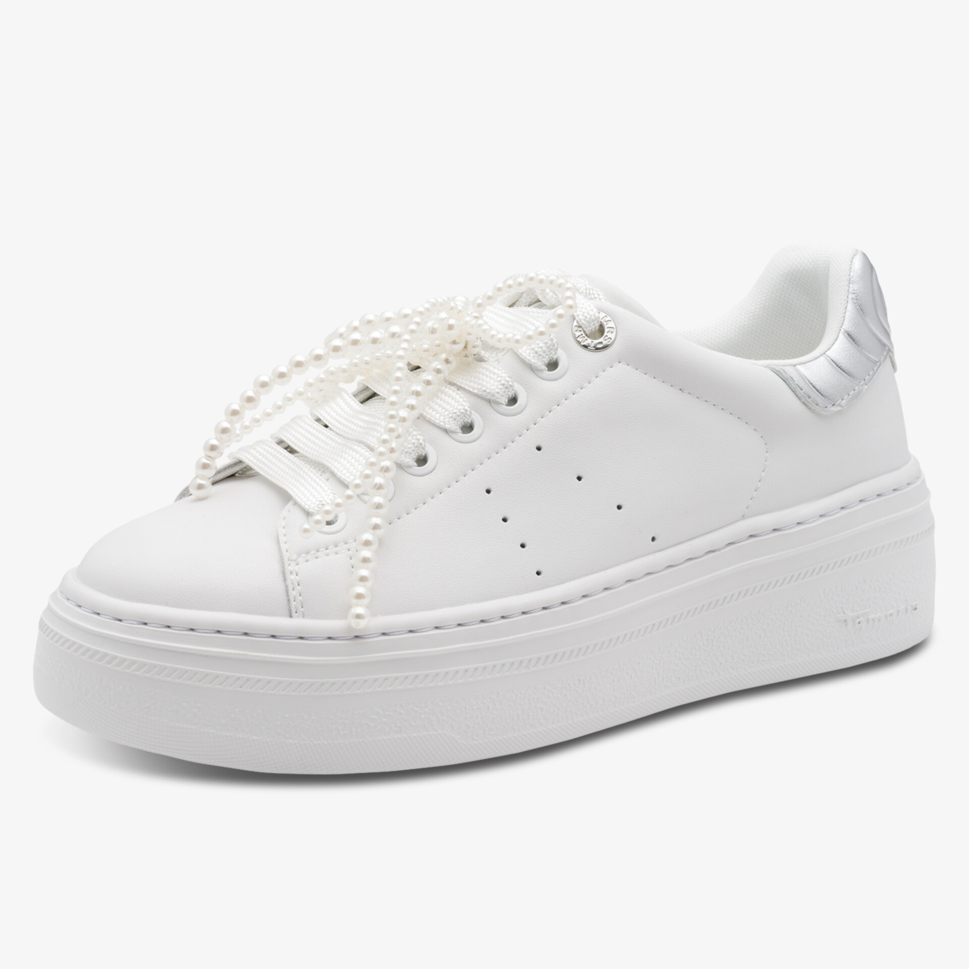 Moderner weißer Sneaker mit dicker Plateau-Sohle und klassischer Schnürung für hohen Komfort