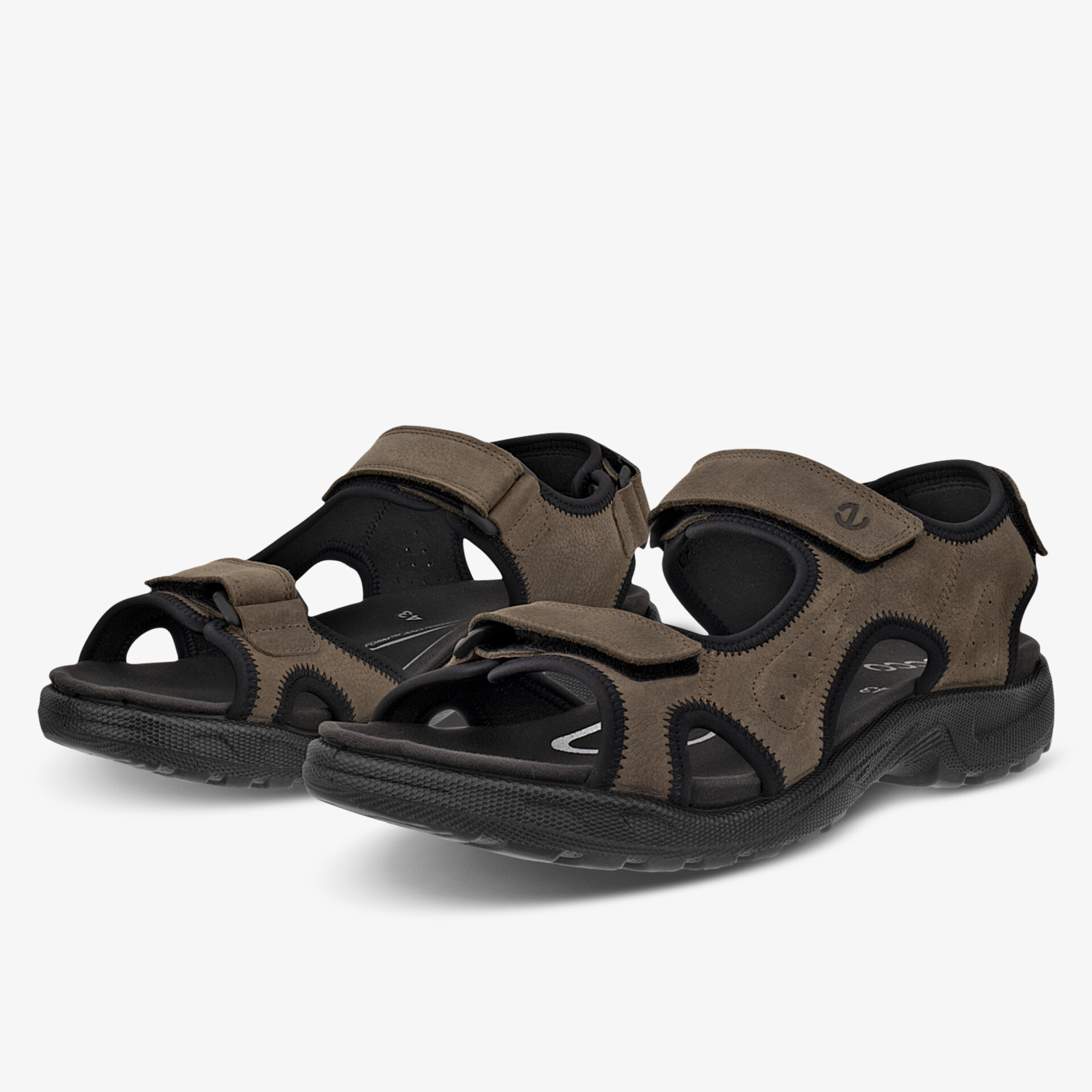 Lässige Sandale mit verstellbaren Riemen, ideal für Outdoor-Aktivitäten. Robuste und bequeme Sohle.