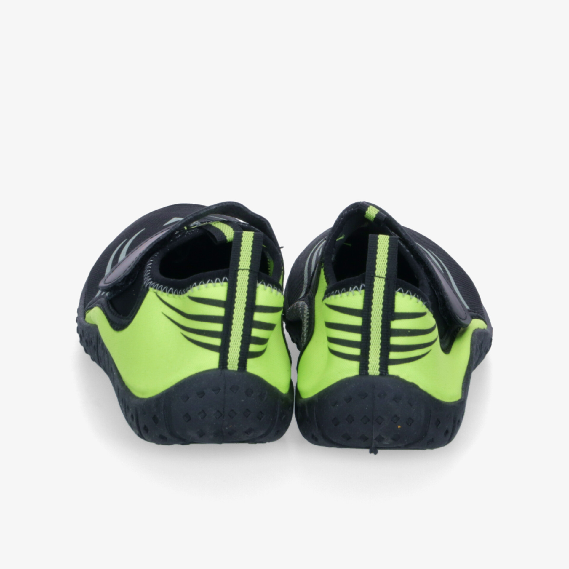Sportliche Wasserschuhe in Grün und Schwarz mit rutschfester Sohle und bequemem ergonomischem Design, Rückansicht