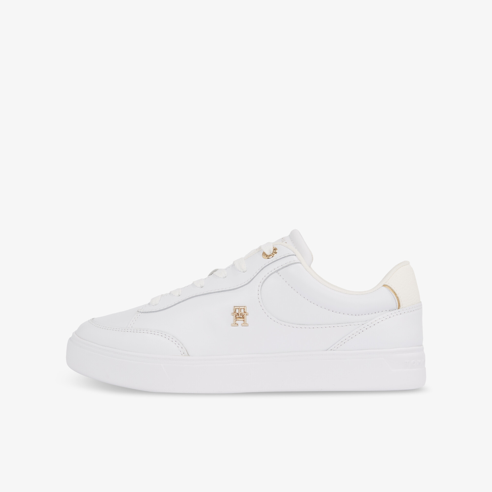 Weißer Sneaker in klarer Seitensicht mit modernem Design und leichter, bequemer Sohle