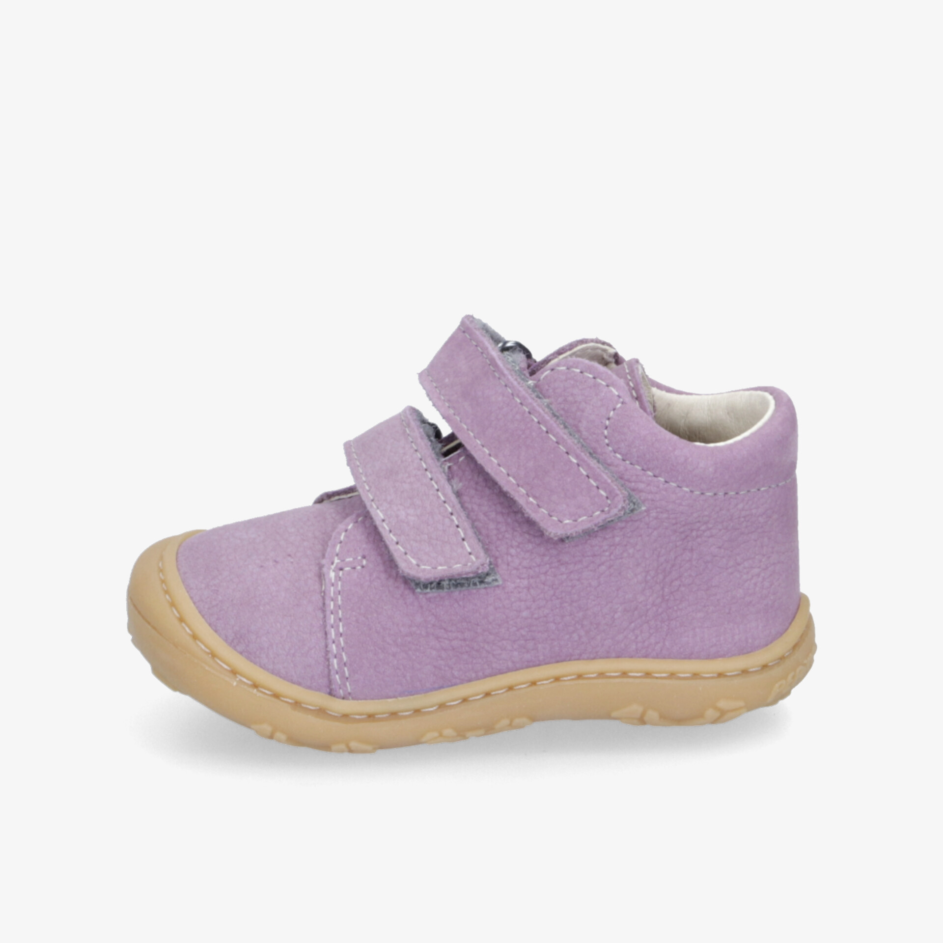 Kleiner lila Kinderschuh mit zwei Klettverschlüssen, weichem Leder und rutschfester, flexibler Sohle seitlich fotografiert