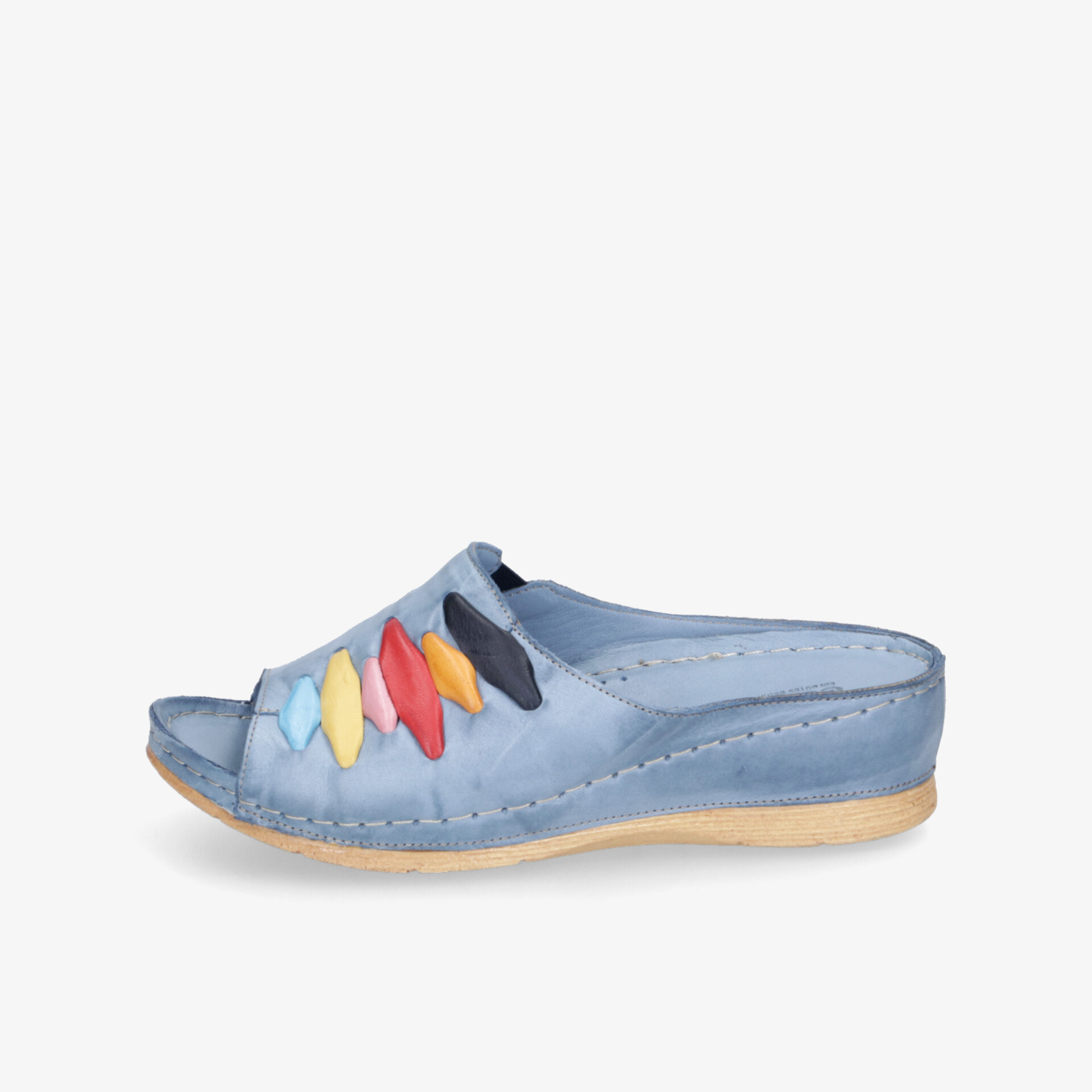 Bequeme Sandale mit buntem Design und leichter Sohle, ideal für Freizeit und Alltag.