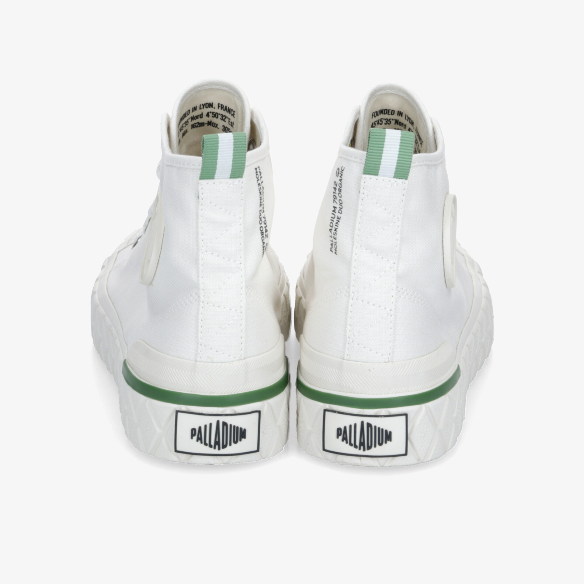 Weiße Sneaker mit gepolstertem Schaft und robustem Gummisohlenboden, Rückansicht, grüne Details am Schaft