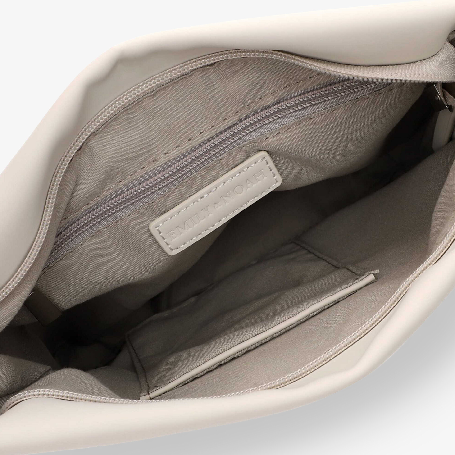 Geräumiges Innenfach mit Reißverschluss, weiches und hochwertiges Material, praktische Aufteilung für bessere Organisation