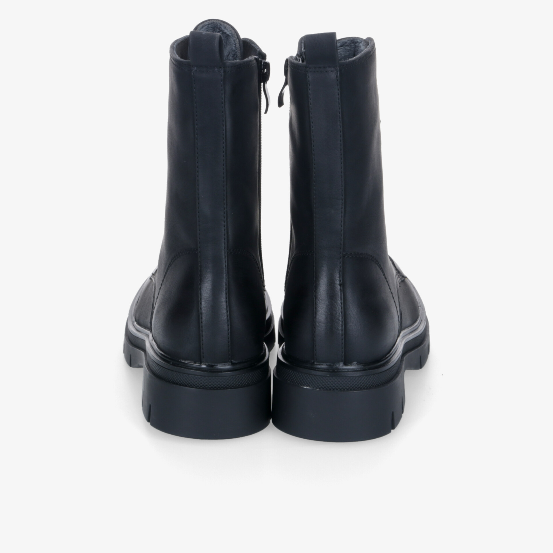 Robuste schwarze Stiefel mit hohem Schaft und Reißverschluss, stabile profilierte Sohle für festen Halt