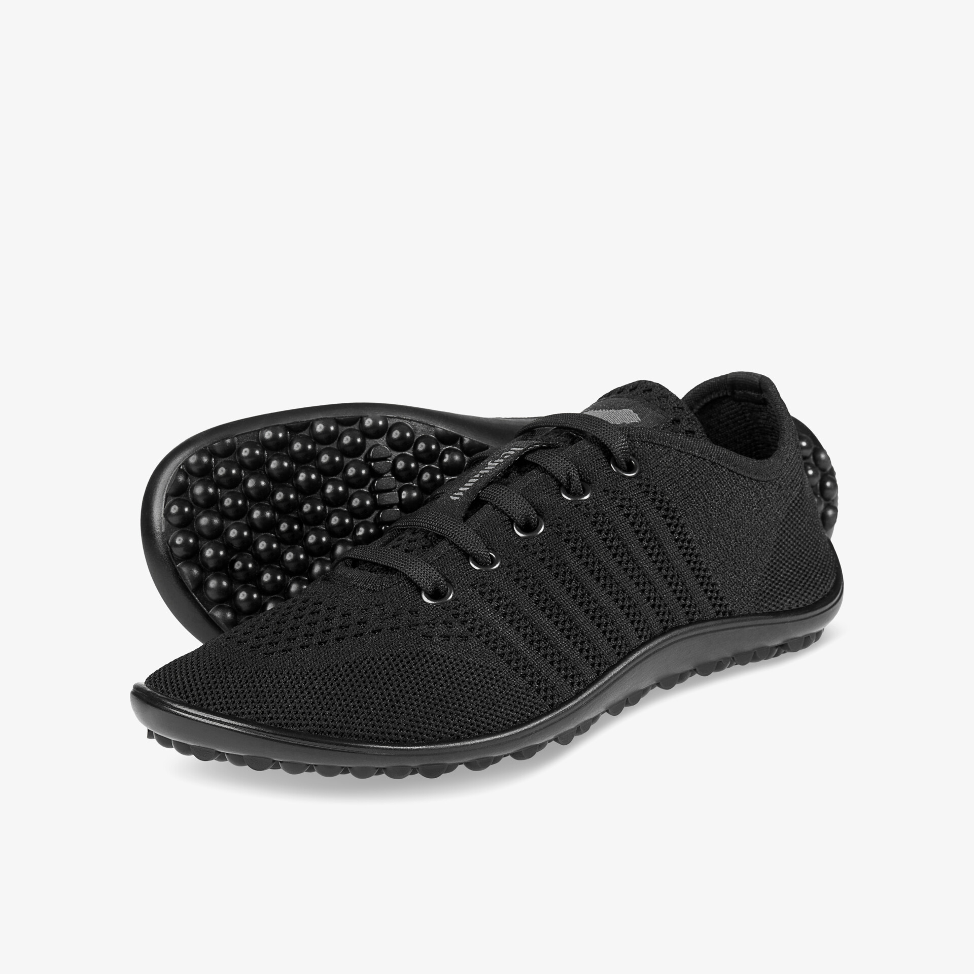 Schwarze, flexible Sneaker mit atmungsaktivem Obermaterial und rutschfester Sohle, perfekt für den Alltag.