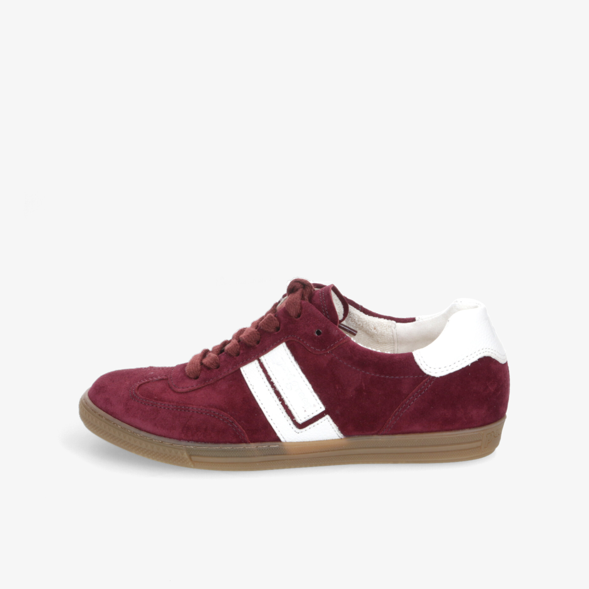 Seitliche Ansicht eines bordeauxfarbenen Sneakers mit weißem Detail und brauner Gummisohle, bequem und langlebig