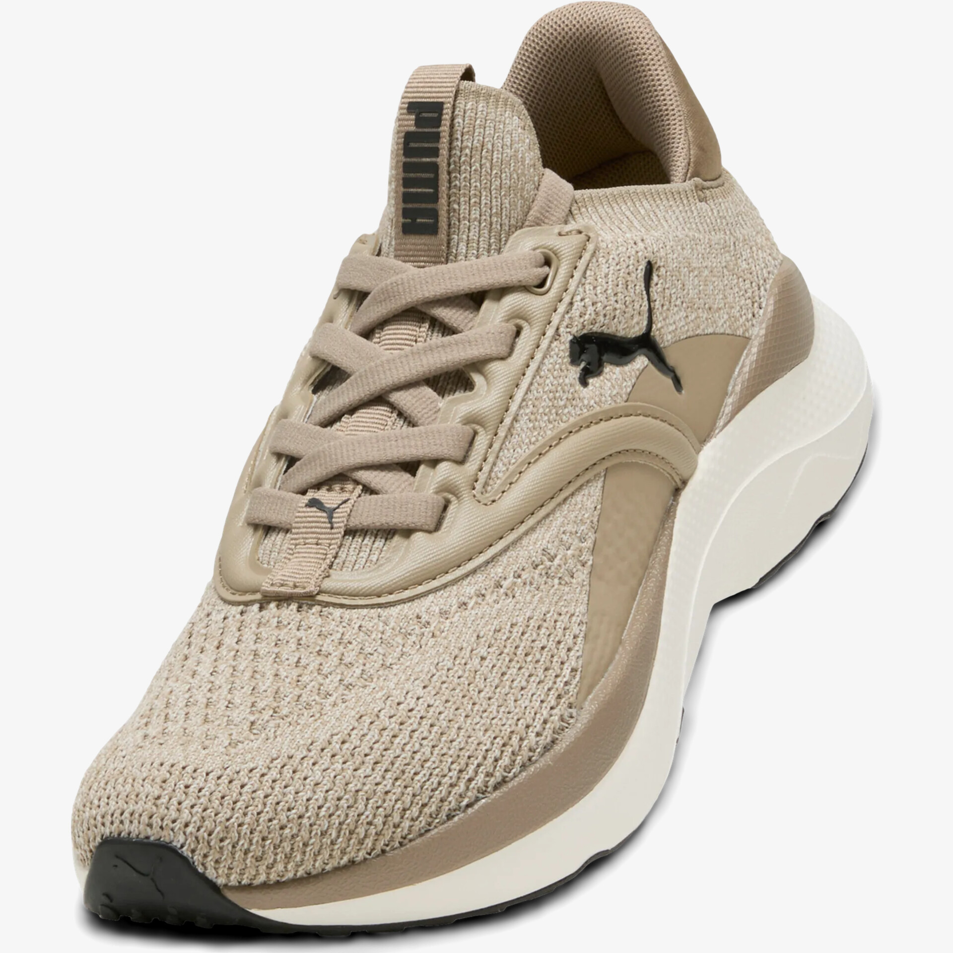 Leichter sportlicher Schuh mit atmungsaktivem Material und modernem Design, bequem für Alltag und Freizeit