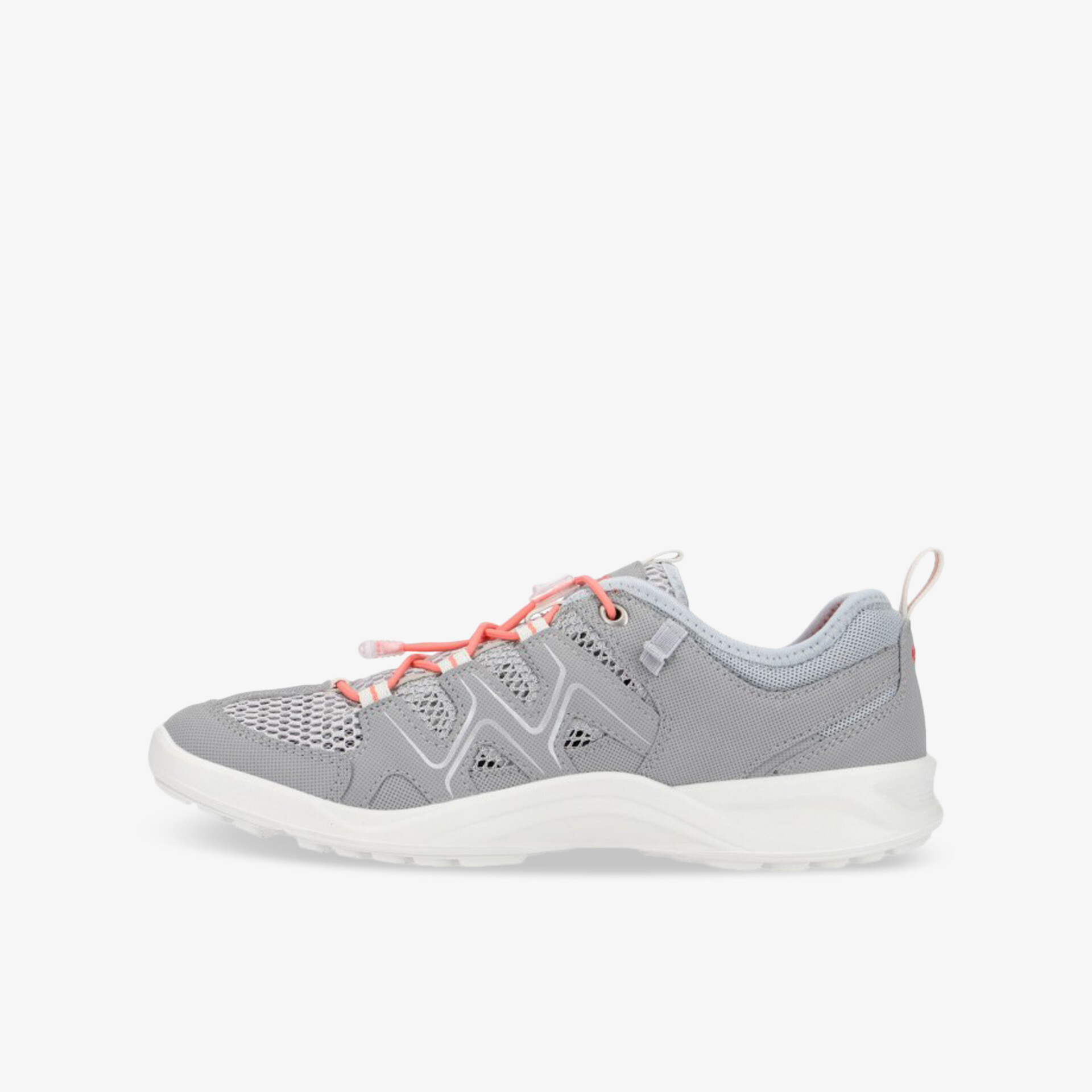 Grauer Sportschuh mit rutschfester Sohle und atmungsaktivem Material. Schnürsenkel in hellem Rot.