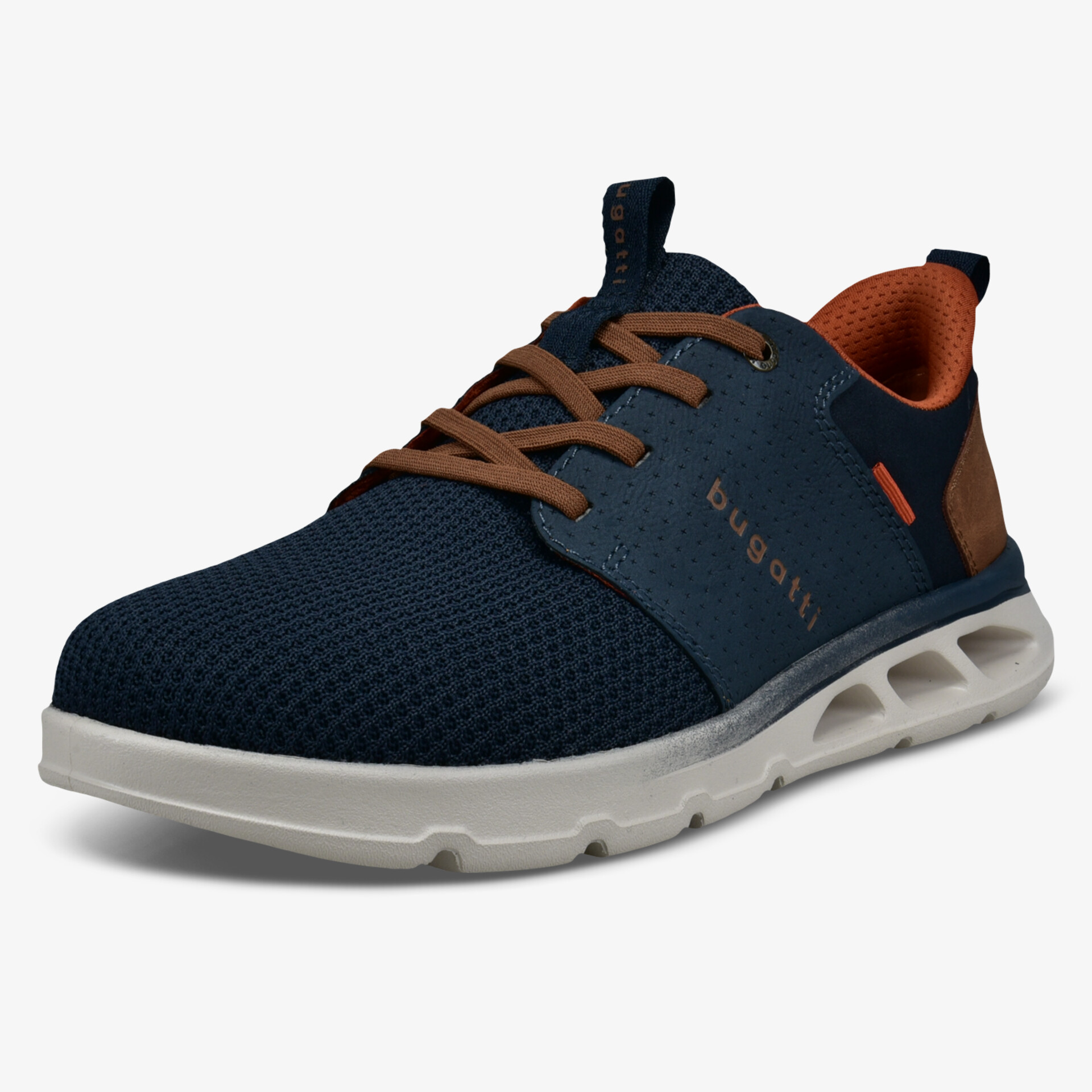 Bequemer Sneaker mit atmungsaktivem Mesh-Obermaterial und modernem Design, ideal für den Alltag.