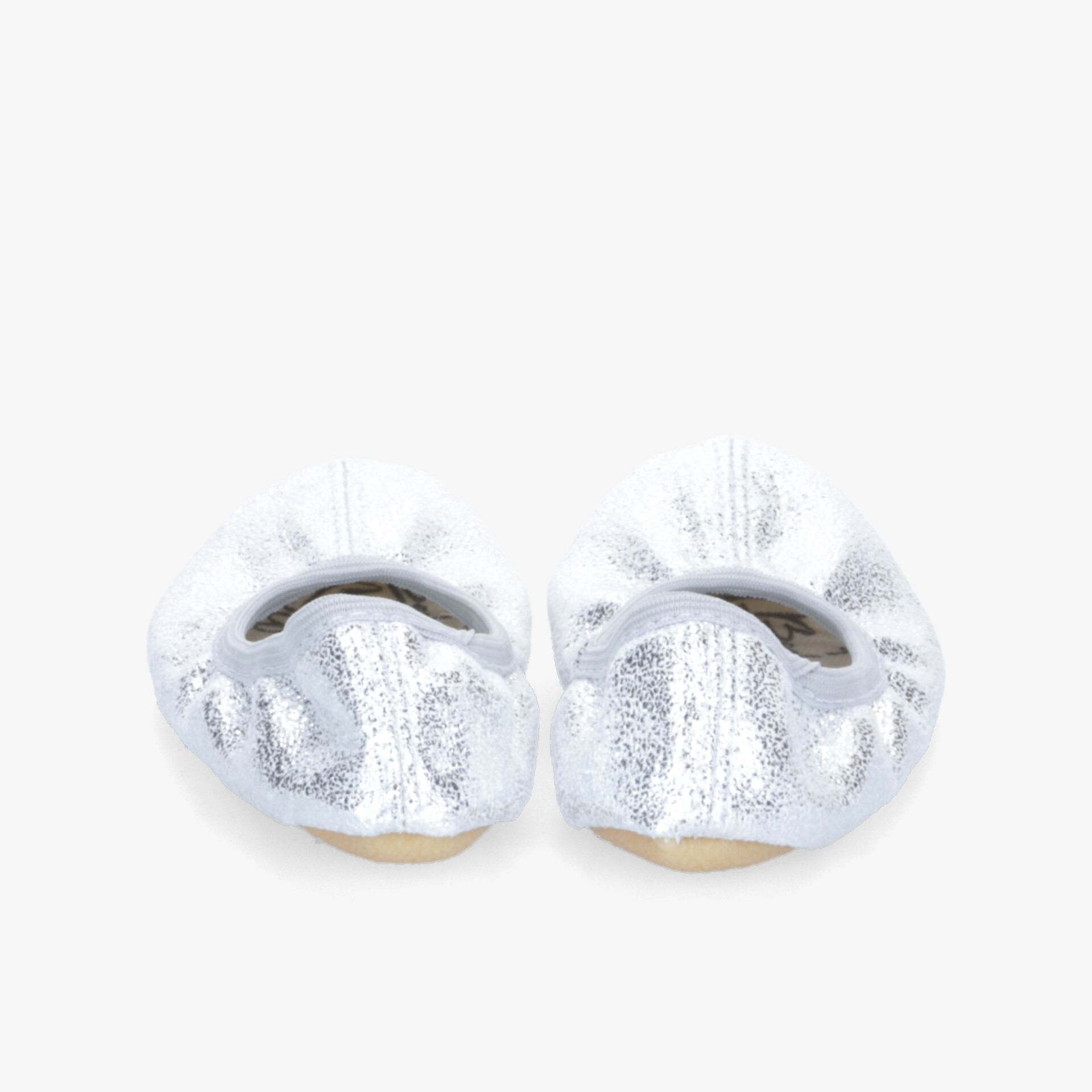 Glänzende faltbare Schuhe in Silber, ideal zum Mitnehmen für schnellen Komfort.